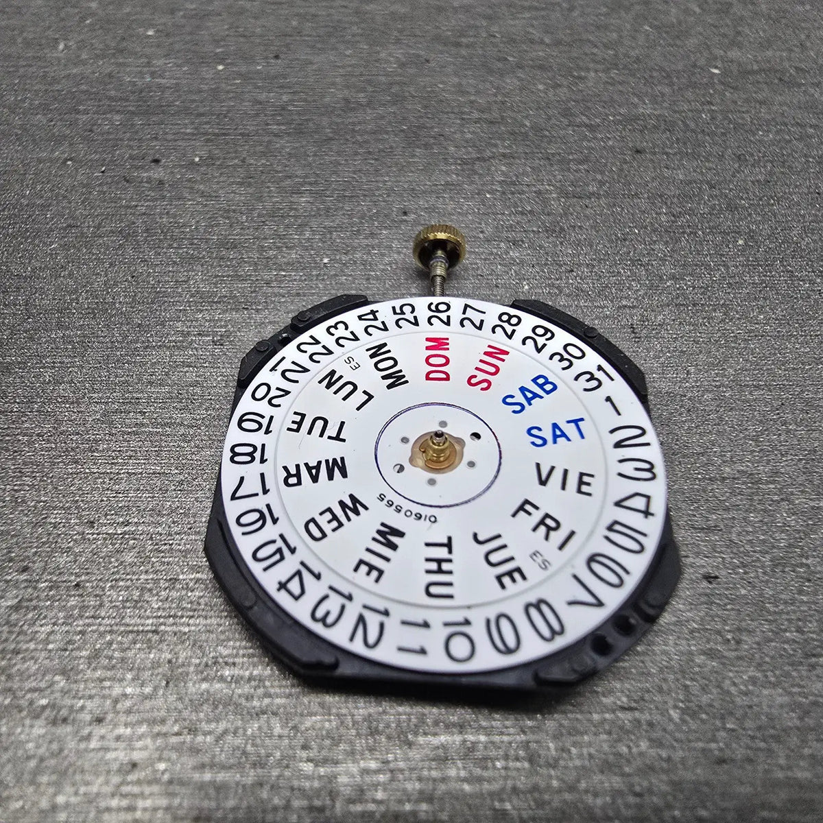 Seiko 7N43C Quartz Movement White Daydate at 3 Three Hand Runs4