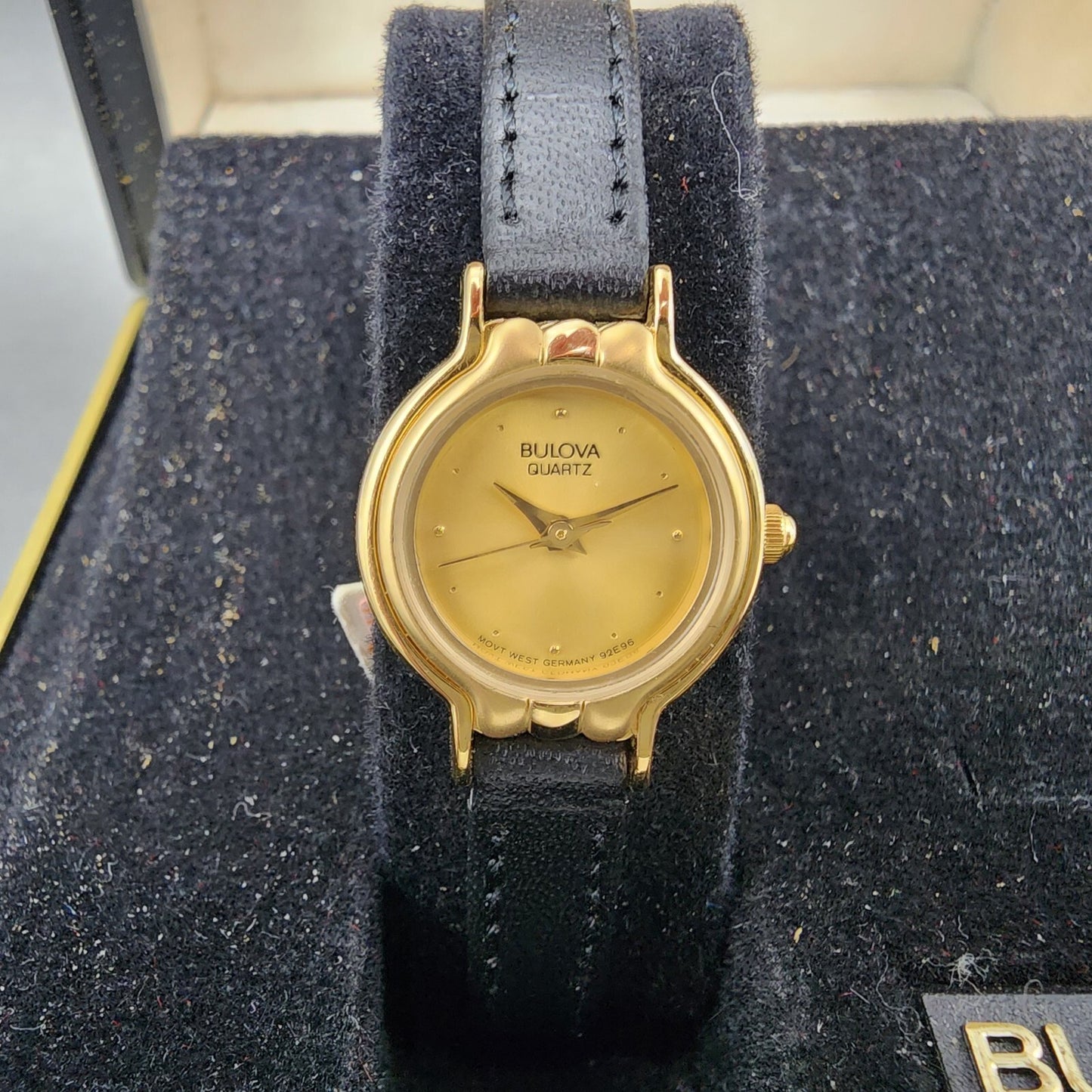 Bulova Watch Watch Women 20mm Gold dial Gold Tone Round New Batt NOS 92E961