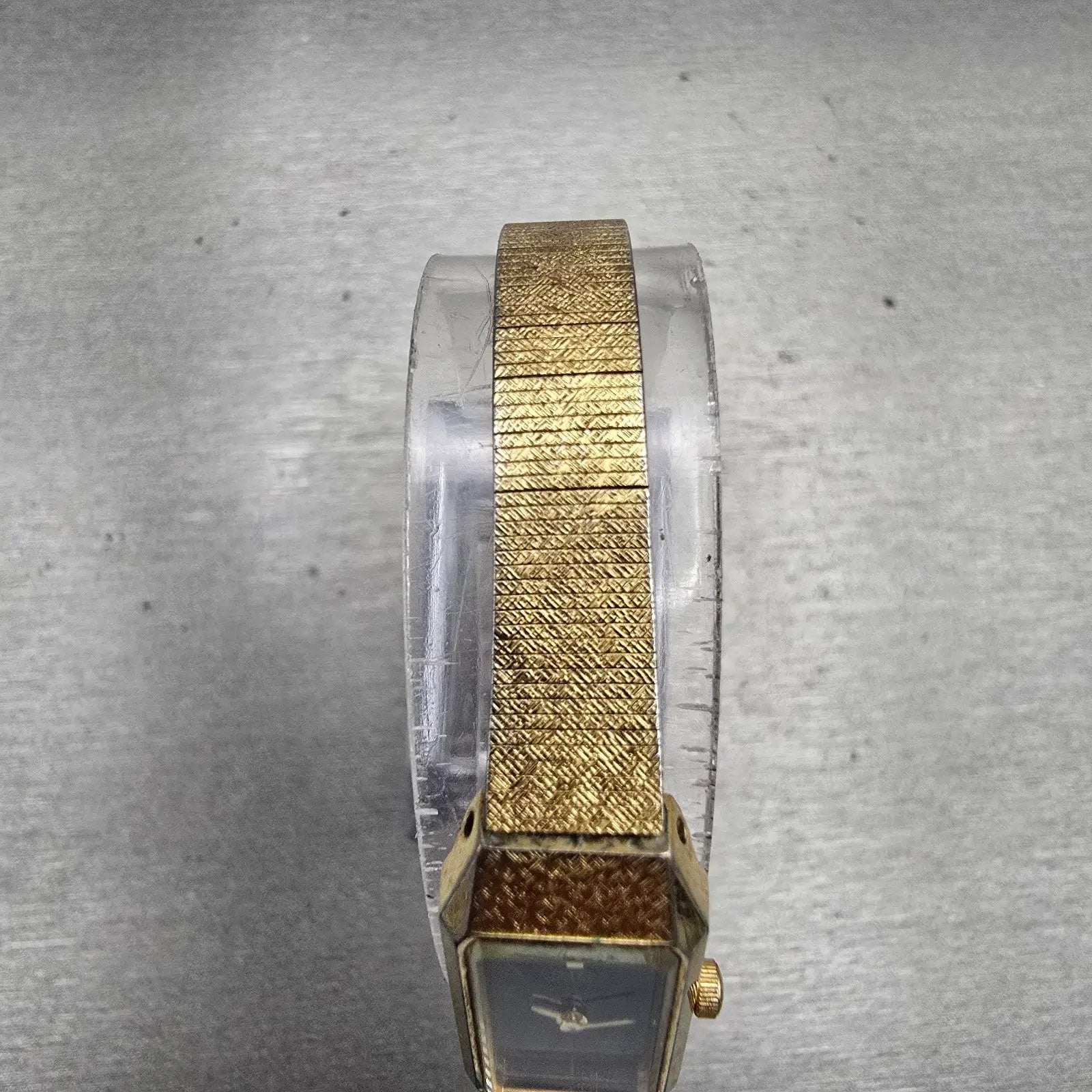 Citizen CQ Watch Women 12mm Black Dial Gold Tone Rectangle 2250-223373 New Batt4