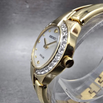 Seiko Solar Watch Women 22mm MOP Dial Gold Tone Round V115-0AW0 Runs Crystals2