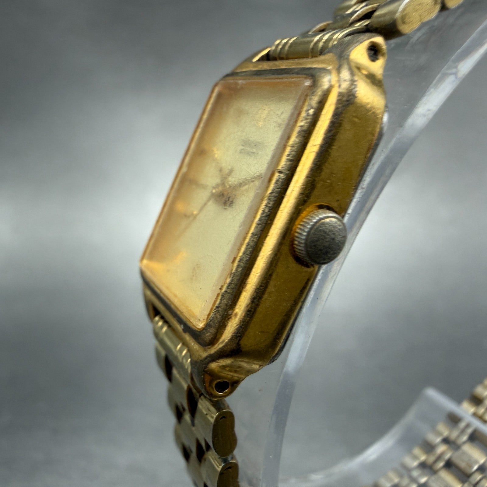 Seiko Tank Watch Women 18mm Champagne Dial Gold Tone Rectangle V401-5129 NewBatt2