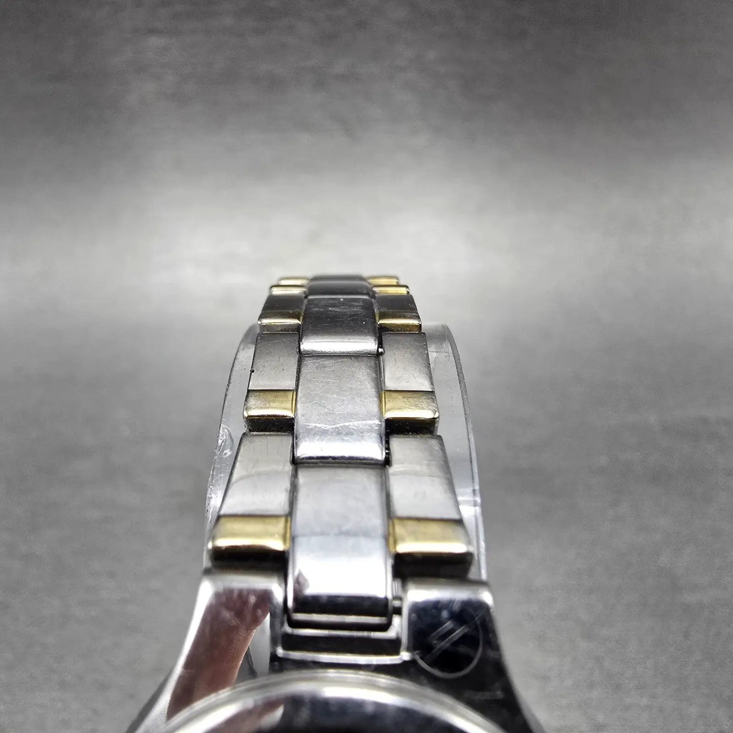 Seiko Solar Watch Women 24mm MOP Dial Two Tone Round V115-0AB0 Runs Bracelet4