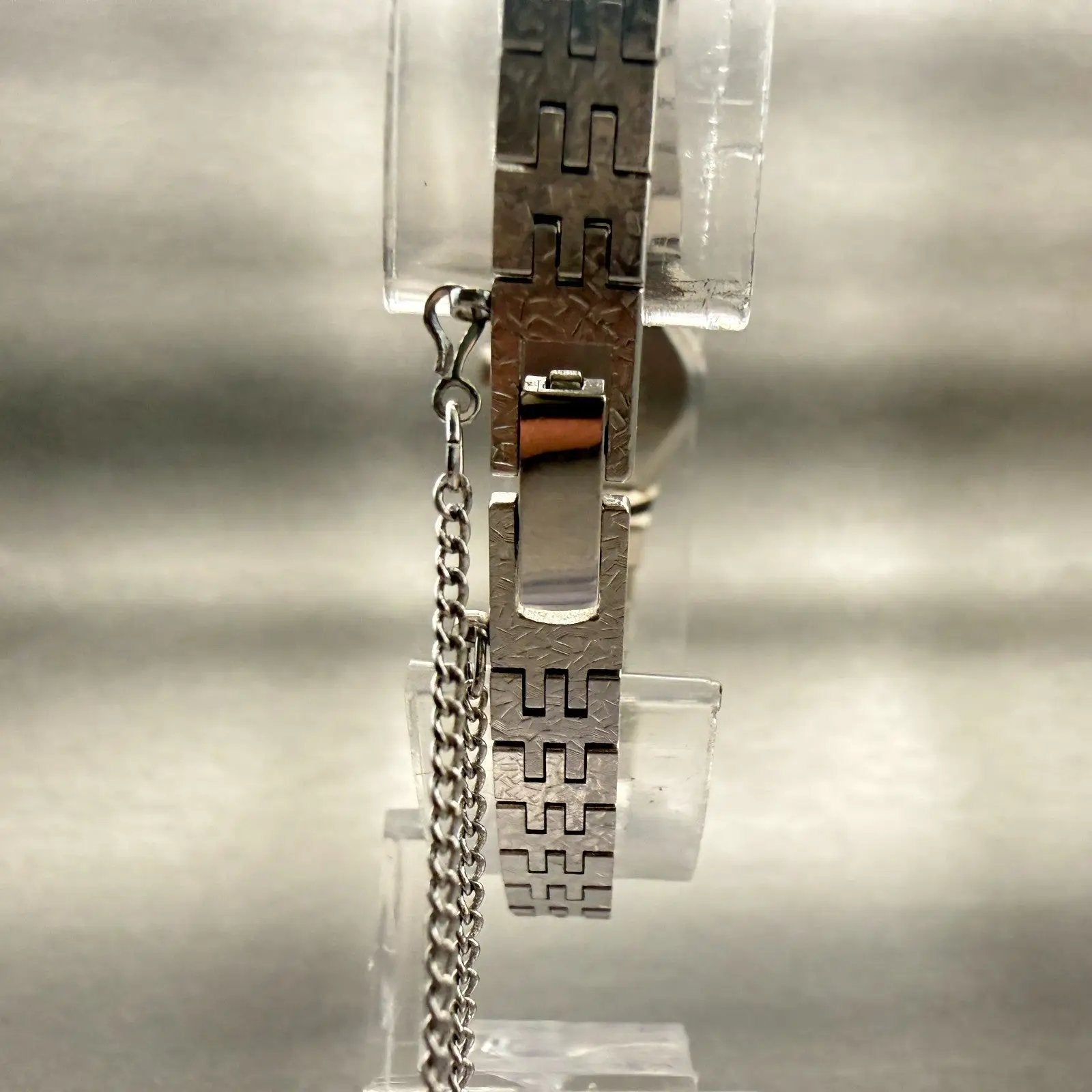 Seiko Watch Women 17mm Silver Dial Silver Tone Oval 1400-7389 New Battery VTG7