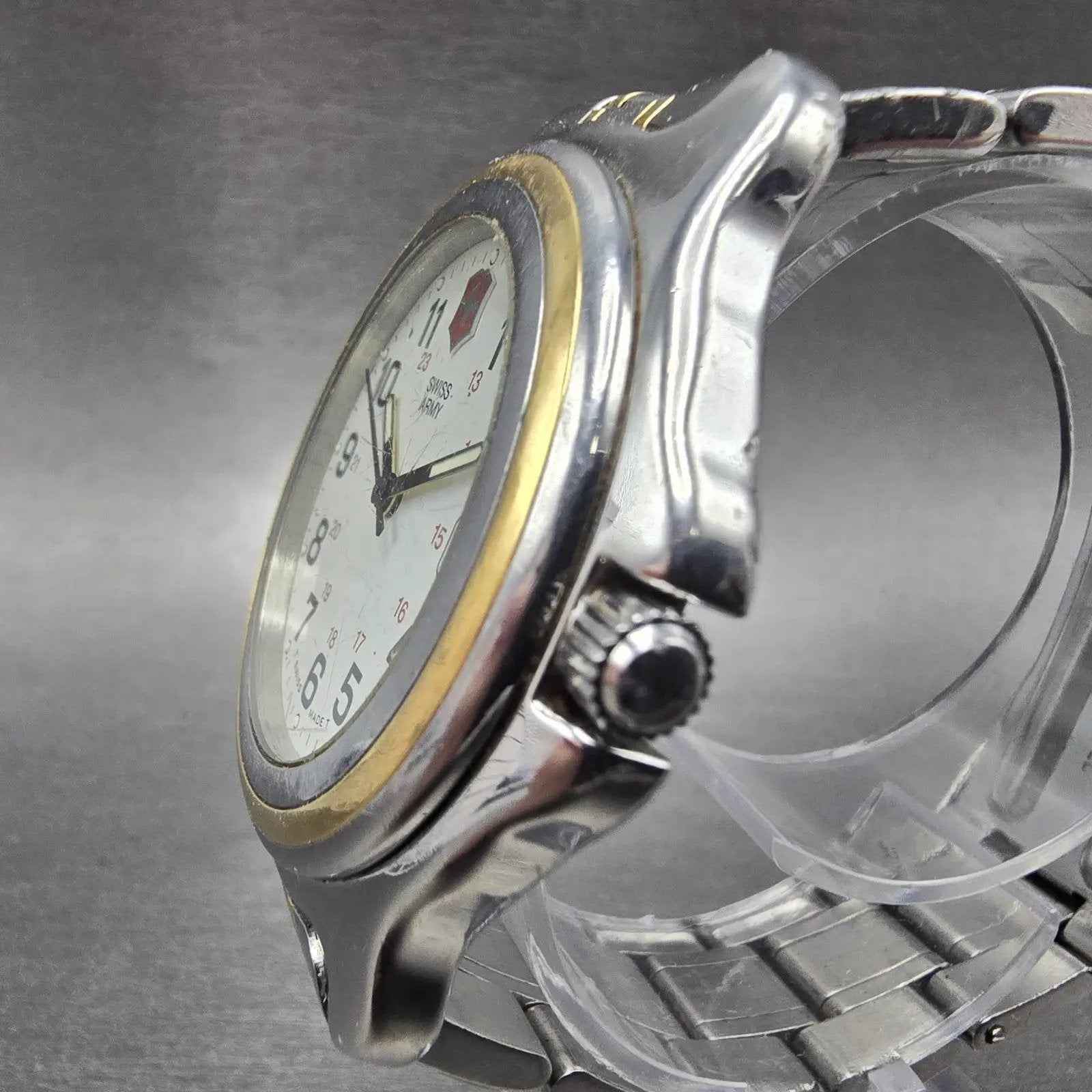 Victorinox Swiss Army Officers Watch Men 39mm White Dial Two Tone Date PARTS HJH3