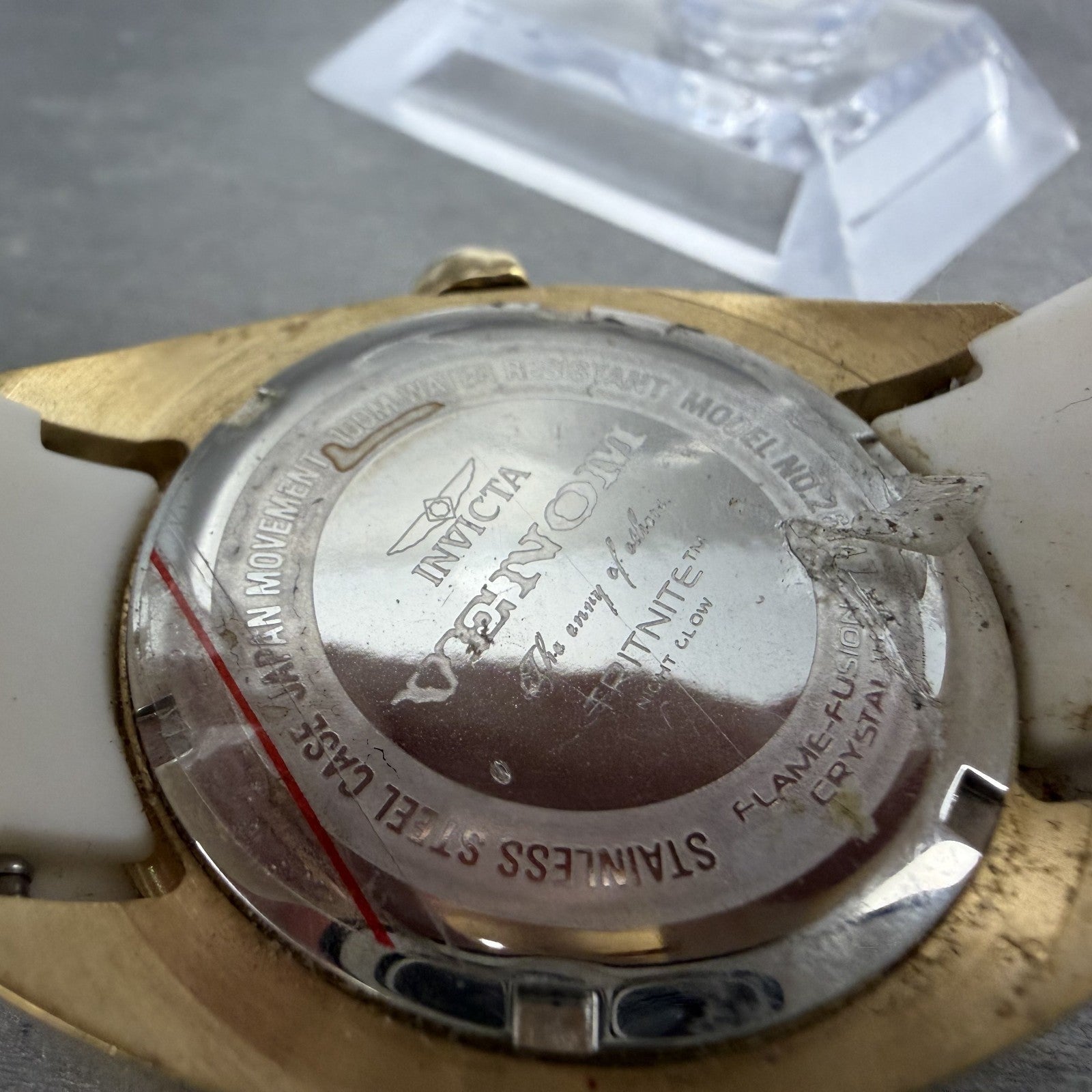 Invicta Venom Watch Women Silver Dial Gold Tone Round Rubber 26147 New Battery9