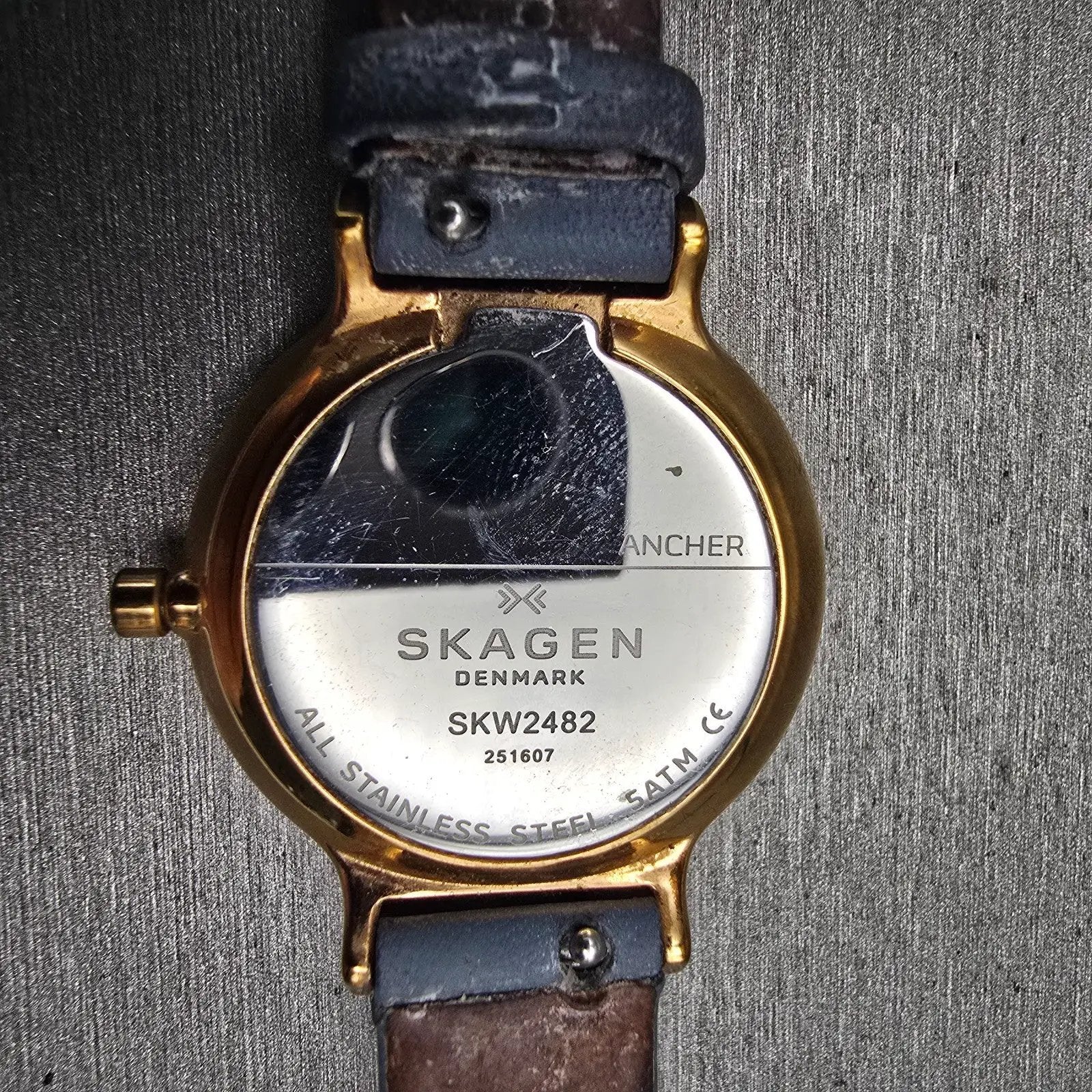 Skagen Ancher Watch Women 30mm Silver Dial Gold Tone Round SKW2482 New Battery10