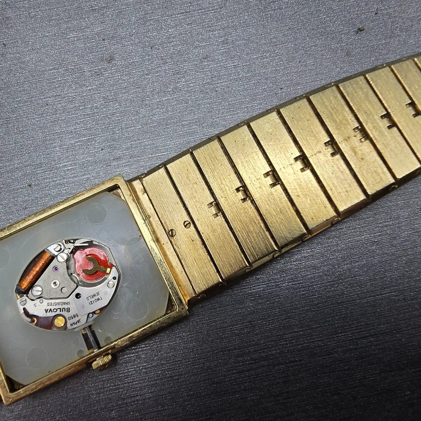 Bulova Tank Watch Men 24mm Black Dial Gold Tone Rectangle Diamond PARTS NO BACK12
