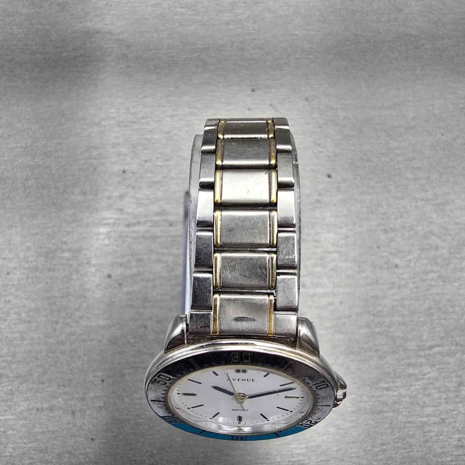 Seiko Avenue Watch Women 28mm White Dial Silver Tone Round 1F21-0D10 New Batt LP4