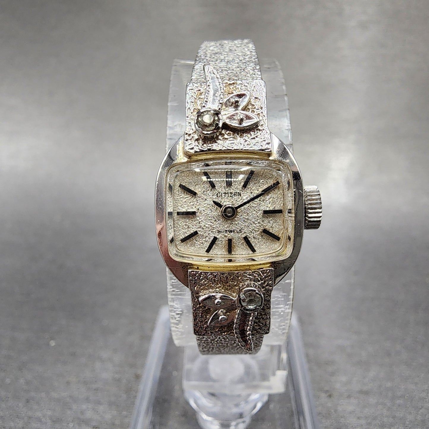 Citizen Watch Women 15mm White Dial White Gold Plated Manual Wind Runs VTG0