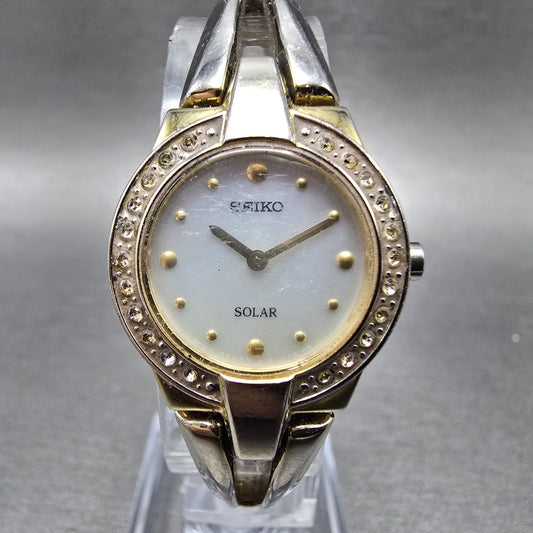 Seiko Solar Watch Women 22mm MOP Dial Gold Tone Round V115-0AW0 Runs Crystals NK0