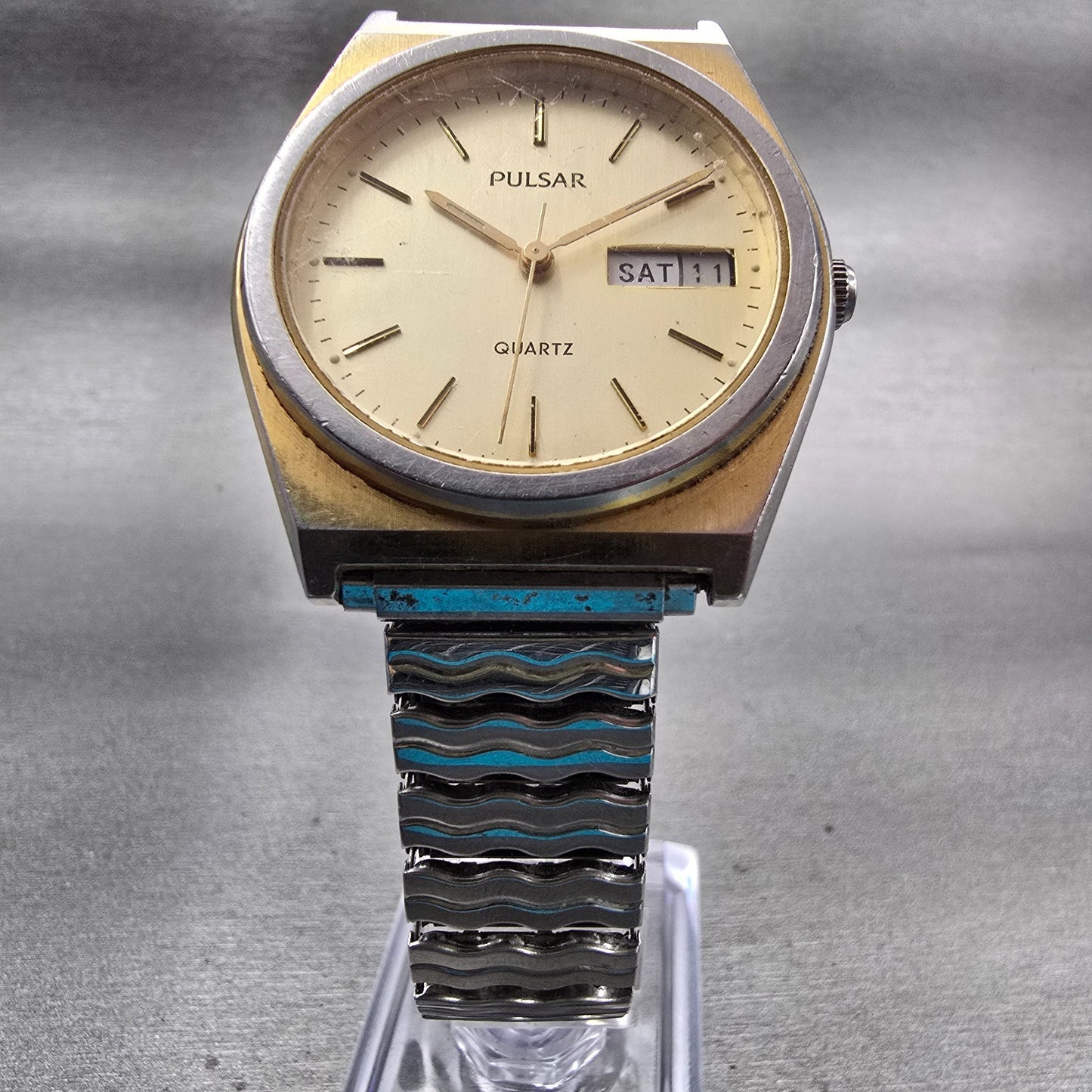 Seiko Pulsar Watch Men 36mm Champagne Dial Two Tone Daydate V143-X003 New Batt5