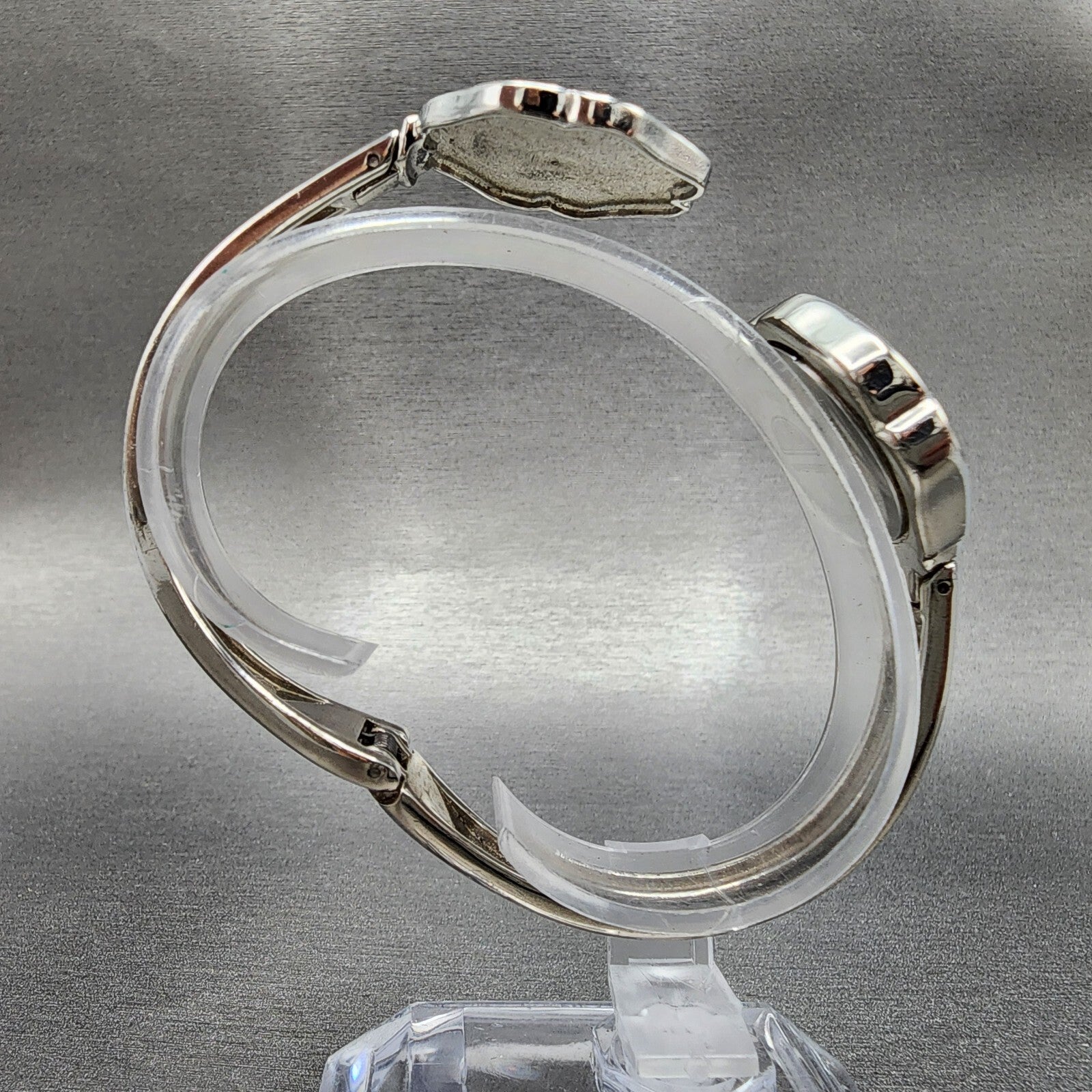Citizen Q&Q Flower Watch Women 25mm Silver Dial Silver Tone Bangle New Battery8