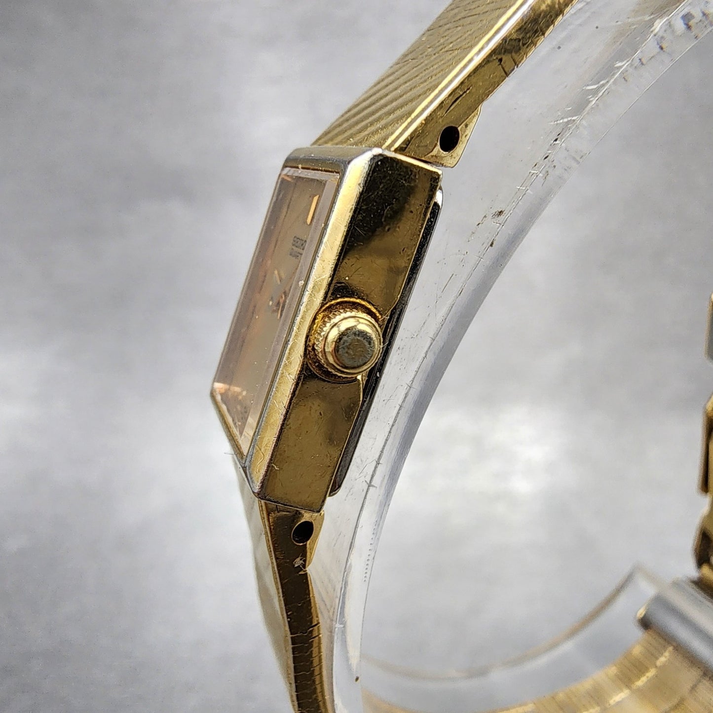 Seiko Tank Watch Women 12mm Gold Dial Gold Tone 1E205109 Rectangle New Battery2