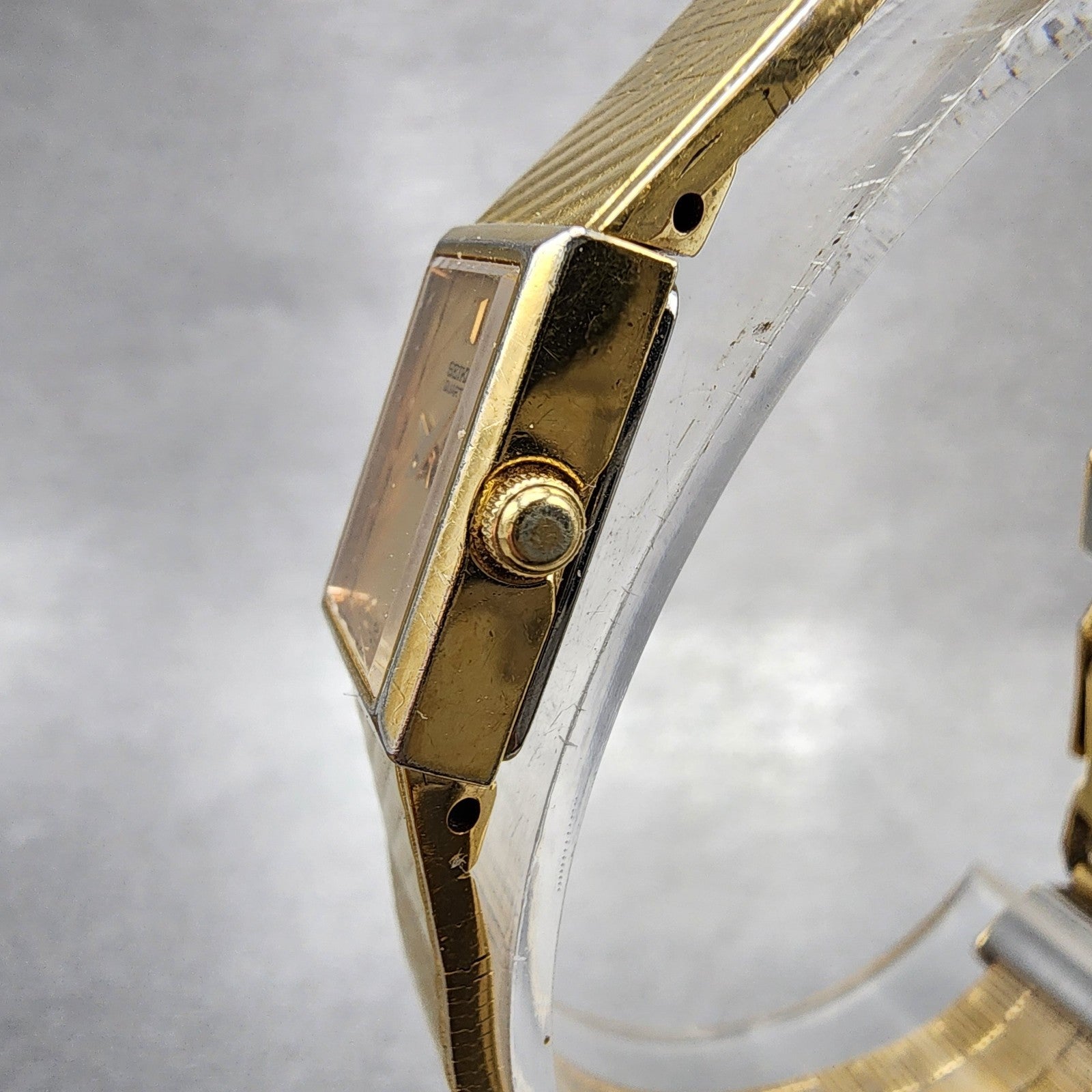 Seiko Tank Watch Women 12mm Gold Dial Gold Tone 1E205109 Rectangle New Battery2