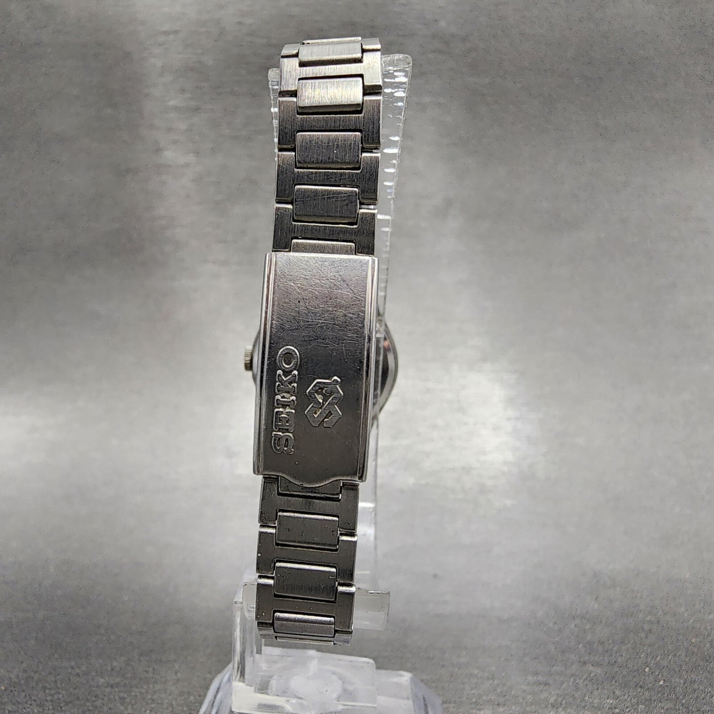 Seiko SQ Watch Women 23mm Silver Dial Silver Tone Daydate Round 85230039 NewBat7