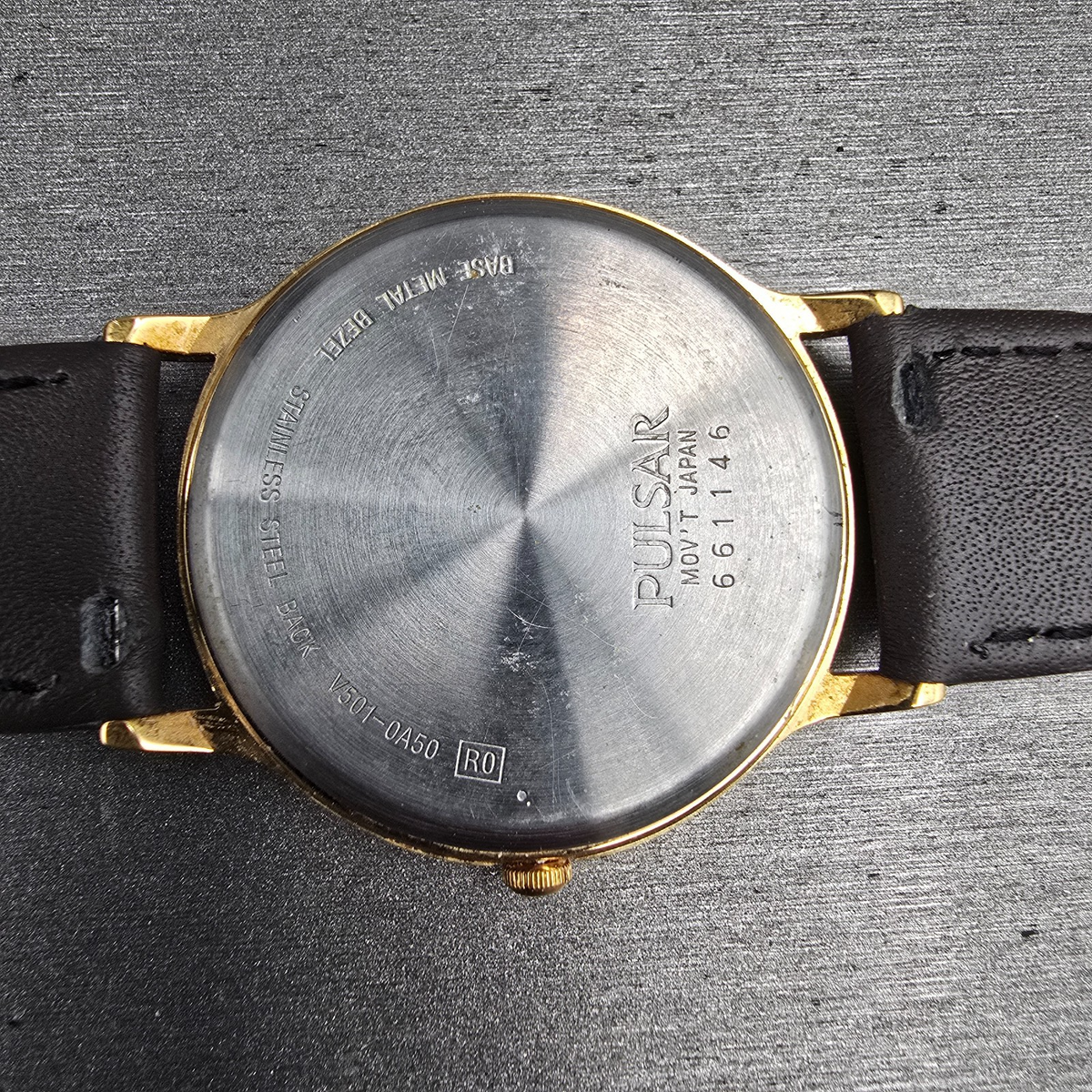 Seiko Pulsar Watch Men 36mm Luminous Dial Gold Tone Round V501-0A50 New Battery10