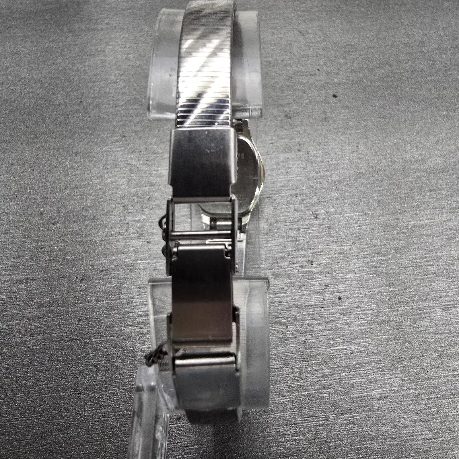 Bulova Watch Women 17mm Silver Dial Silver Tone Gemmed Round 91L09 New Battery7