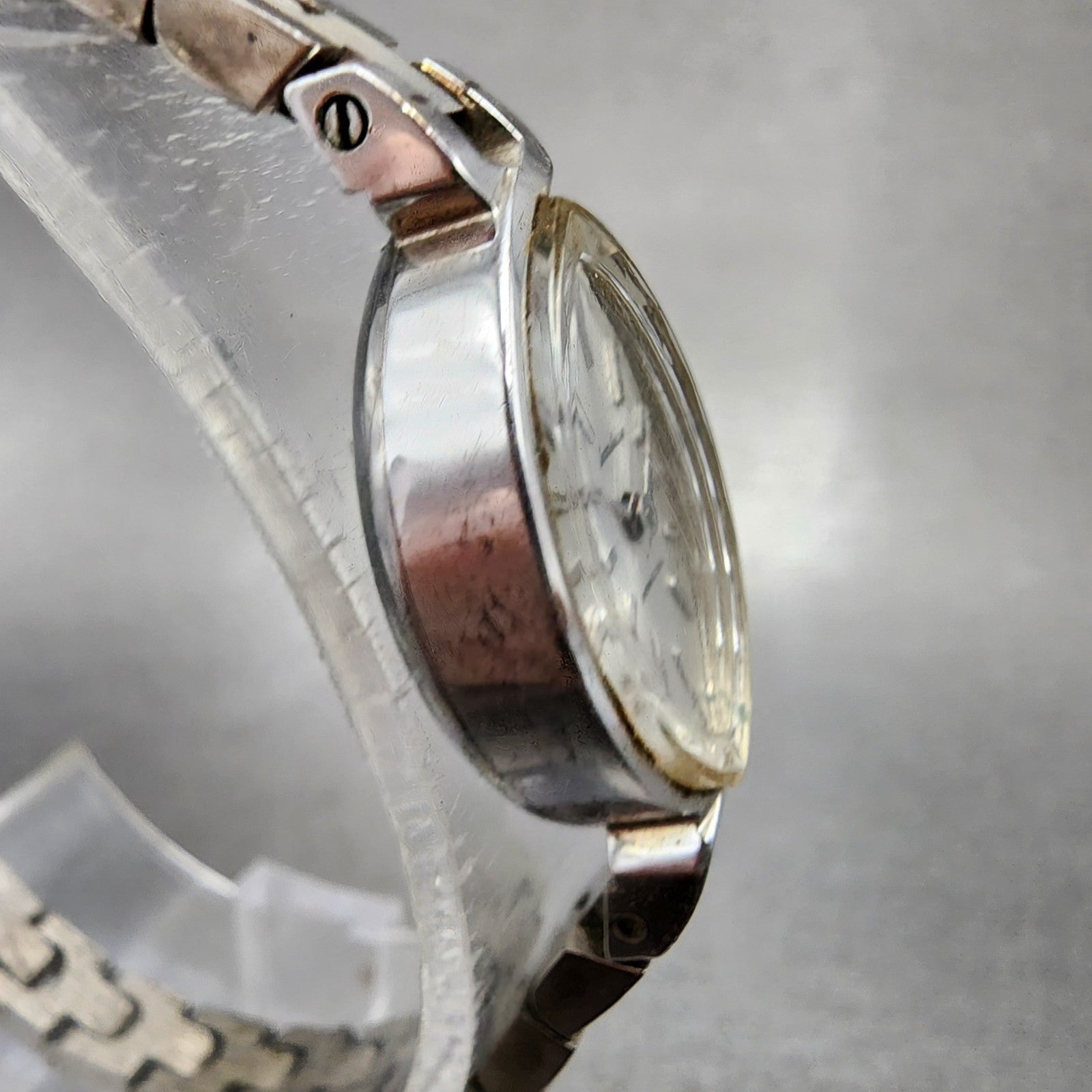 Seiko Solar Watch Women 15mm White Dial White Gold Plated Manual Wind Runs VTG3