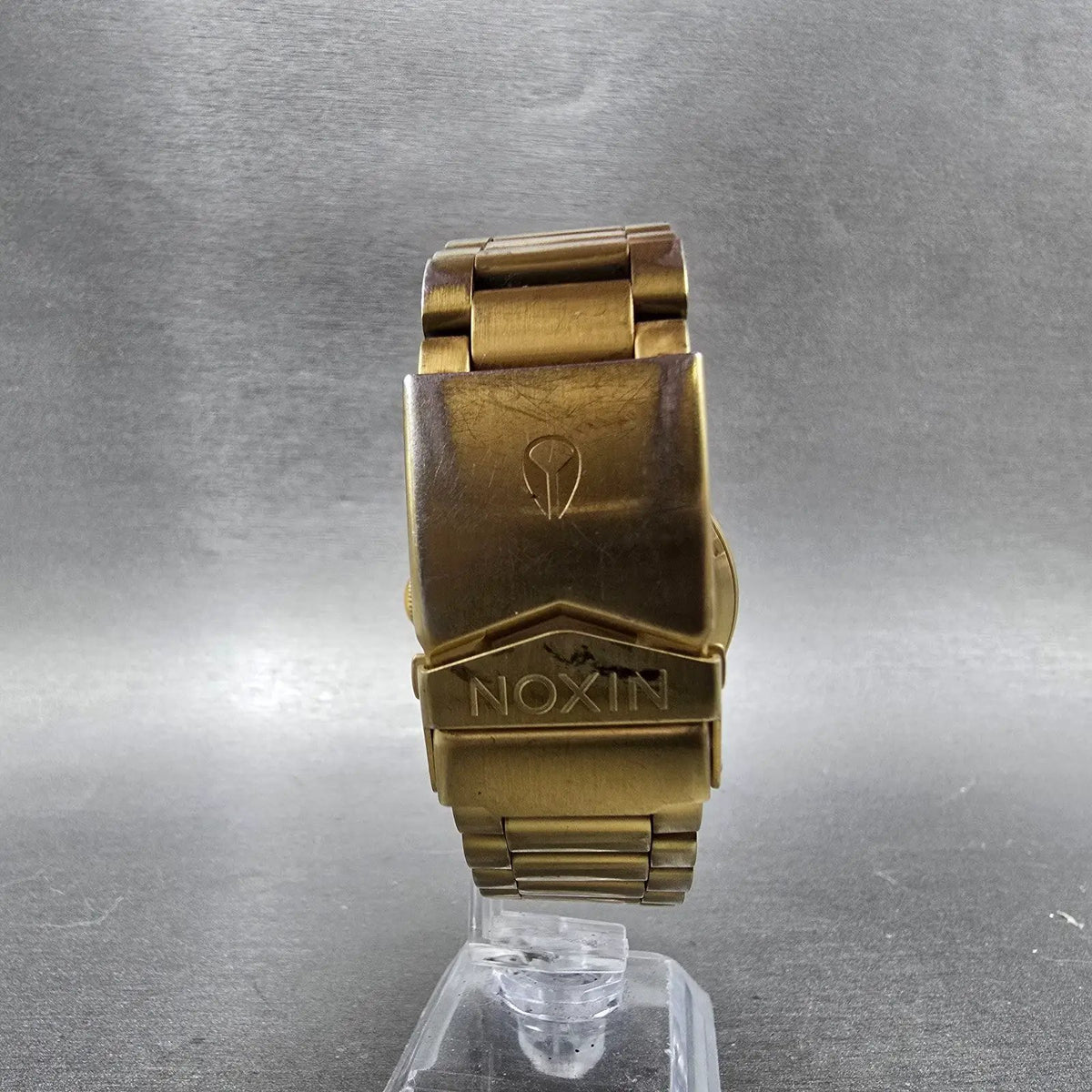 Nixon Sentry Watch Men 42mm Black Dial Gold Tone Daydate Round New Battery7