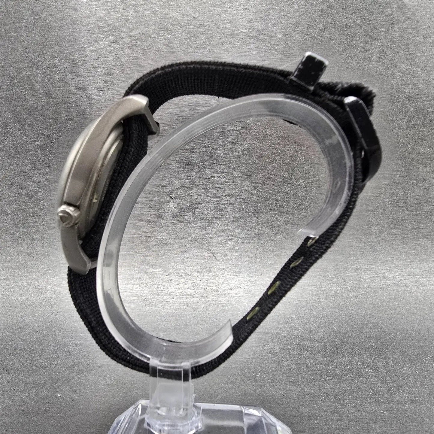 Bertucci A2-T watch Men 40mm Black Dial Titanium Date Round Nato New battery6