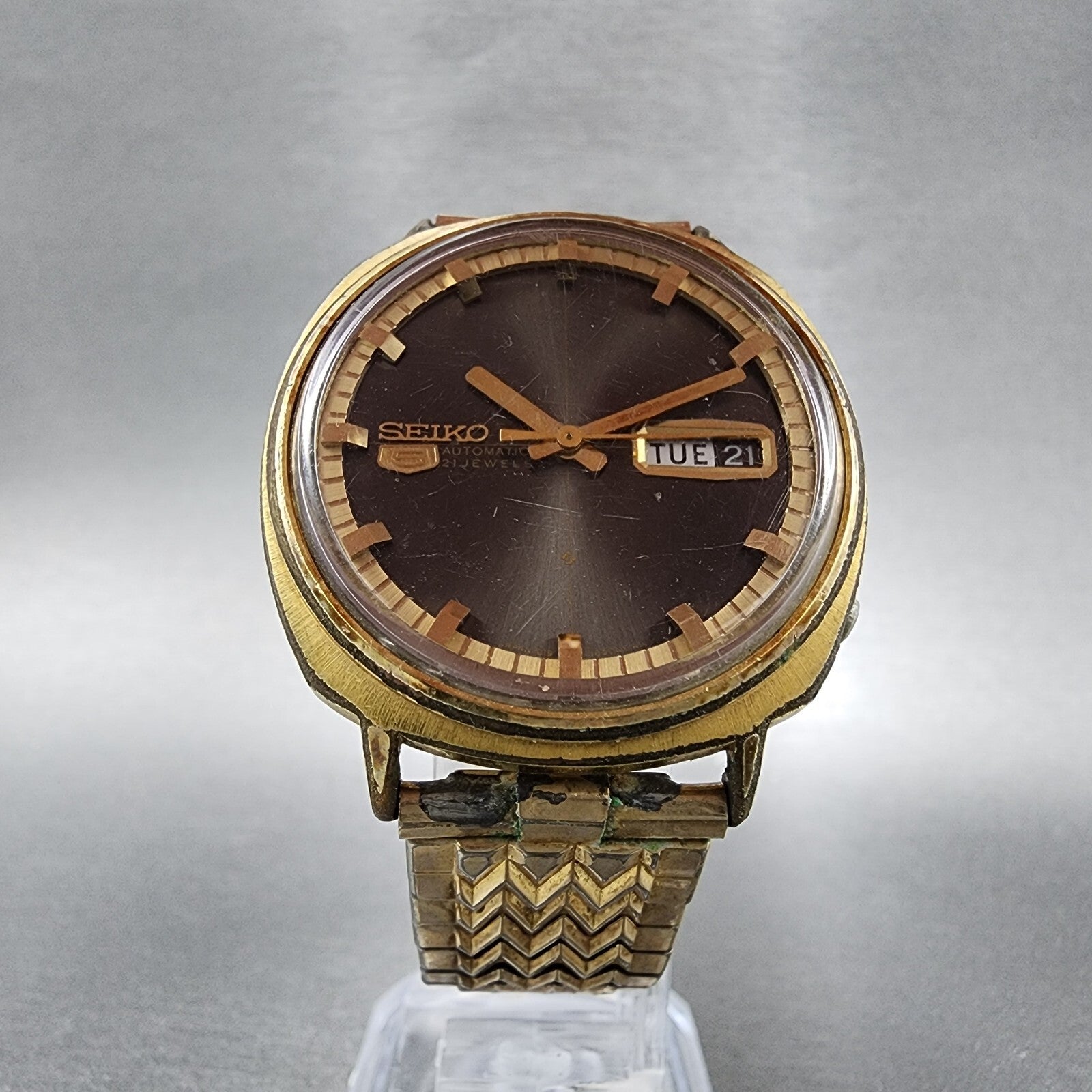 VTG Seiko 5 Watch Men 36mm Black Dial Gold Tone Daydate Round 61196000 Runs5