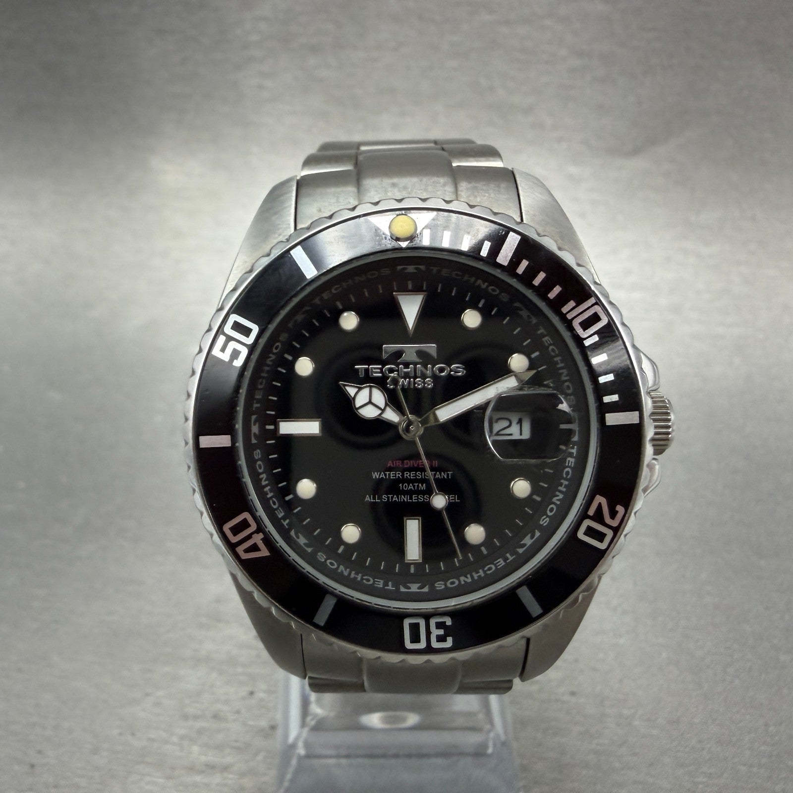 Technos Dive Watch Men 41mm Black Dial Silver Tone Round TAM629 New Battery BT50