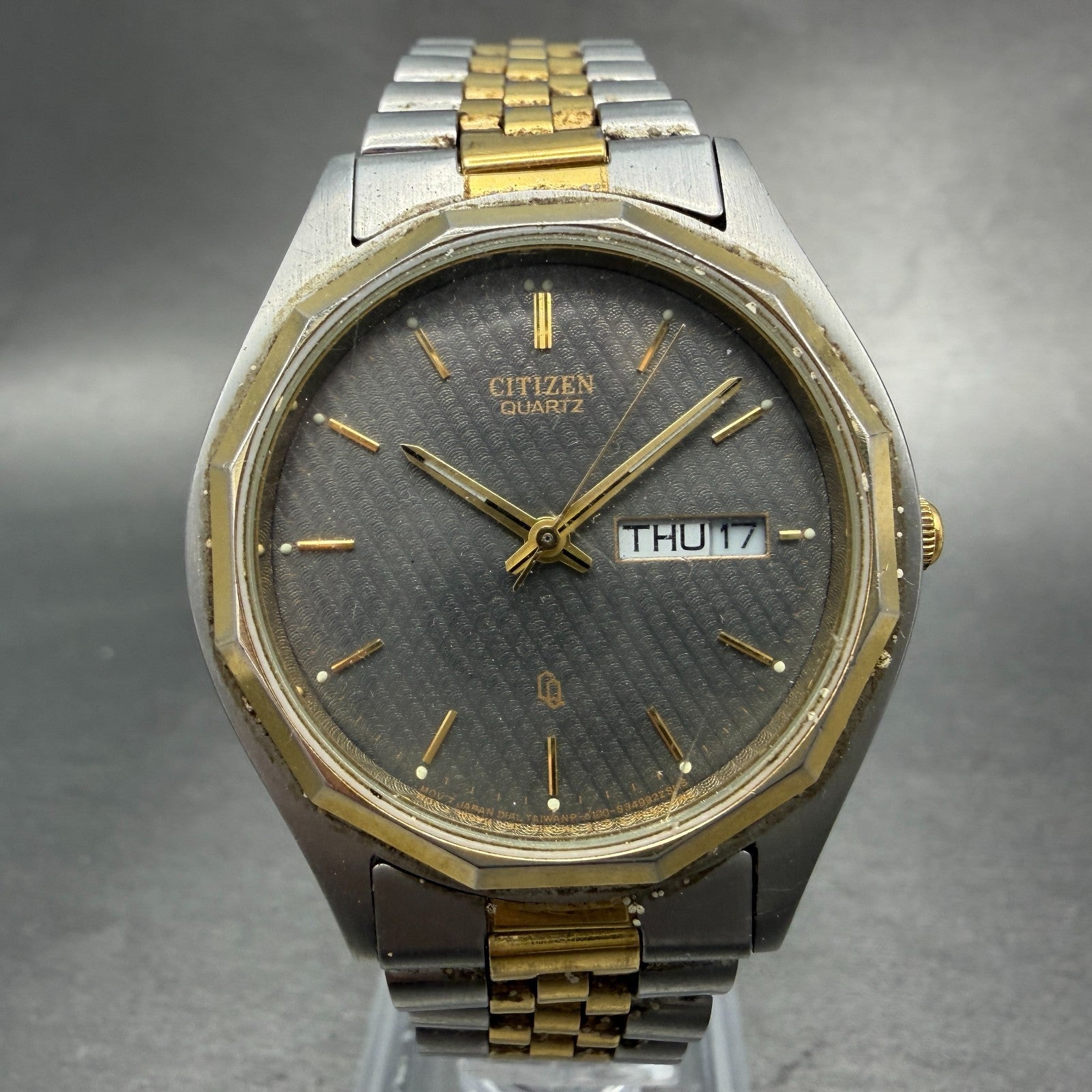 Citizen CQ Watch Men 36mm Gray Dial Two Tone Daydate Round 6100-S18655 New BattP0