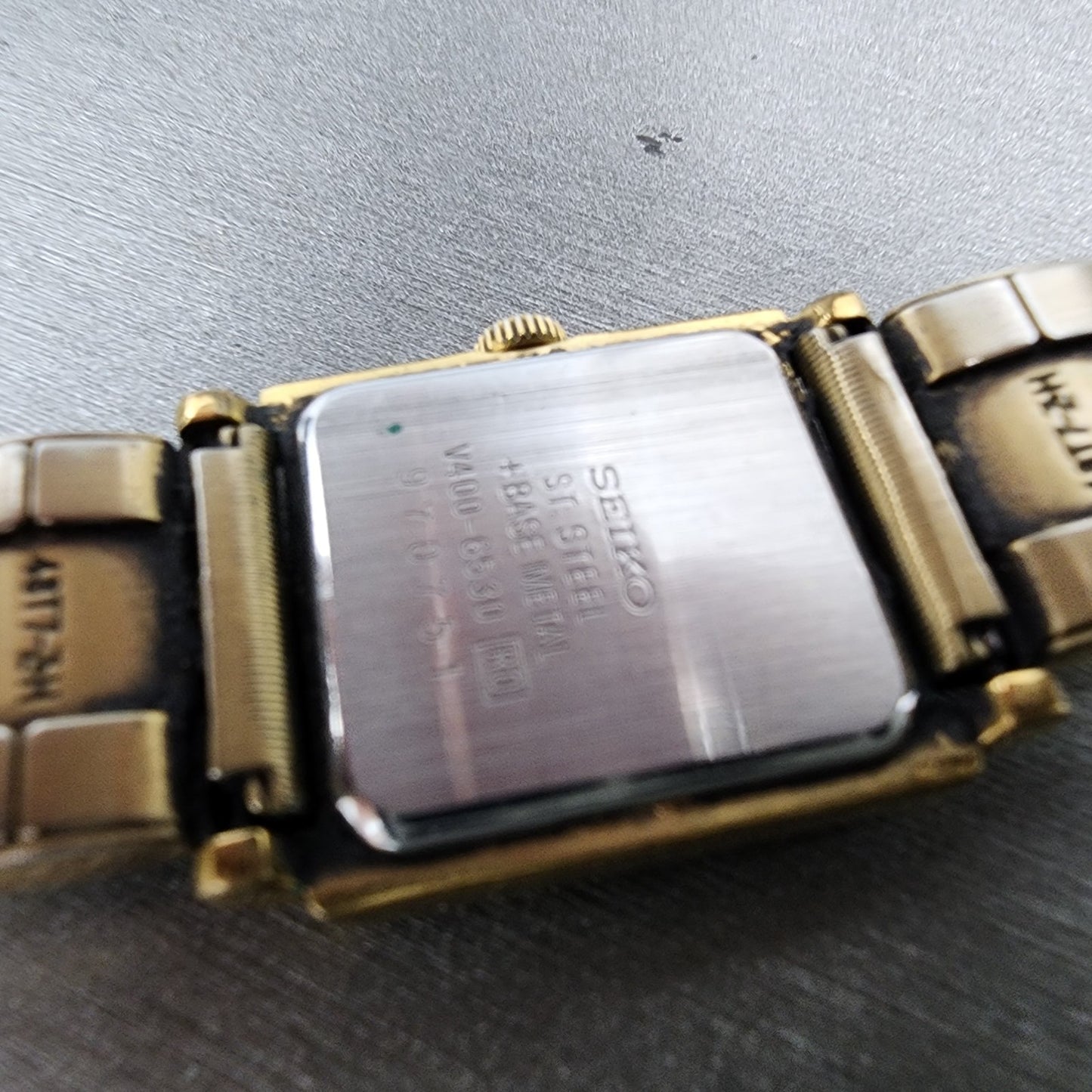 Seiko Tank Watch Women 20mm White Dial Gold Tone Square V4006530 New Battery9