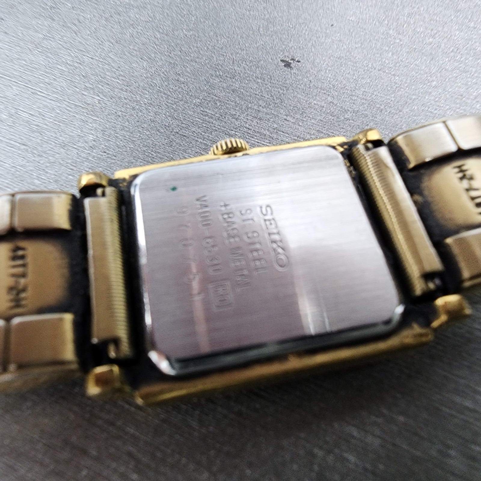 Seiko Tank Watch Women 20mm White Dial Gold Tone Square V4006530 New Battery9