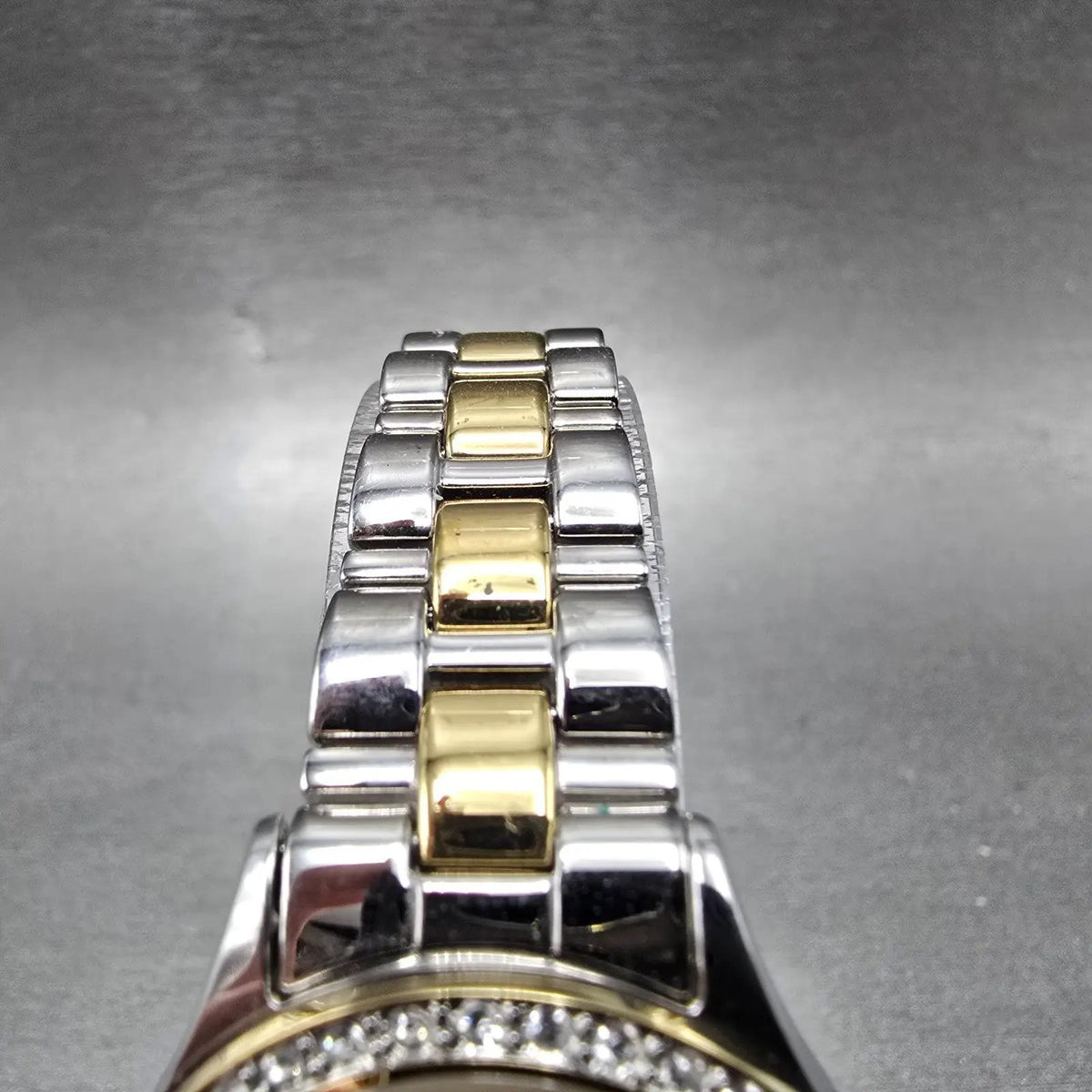 Seiko Solar Watch Women 28mm MOP Dial Two Tone Date Gemmed V137-0AA0 Works JP 674