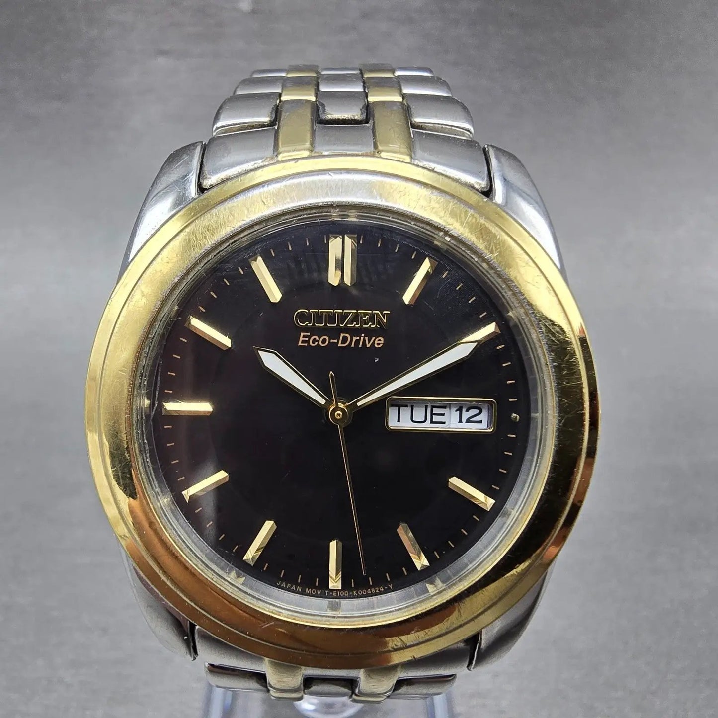 Citizen Eco-Drive Watch Men 35mm Black Dial Two Tone Daydate E100-K003091 Runs J0
