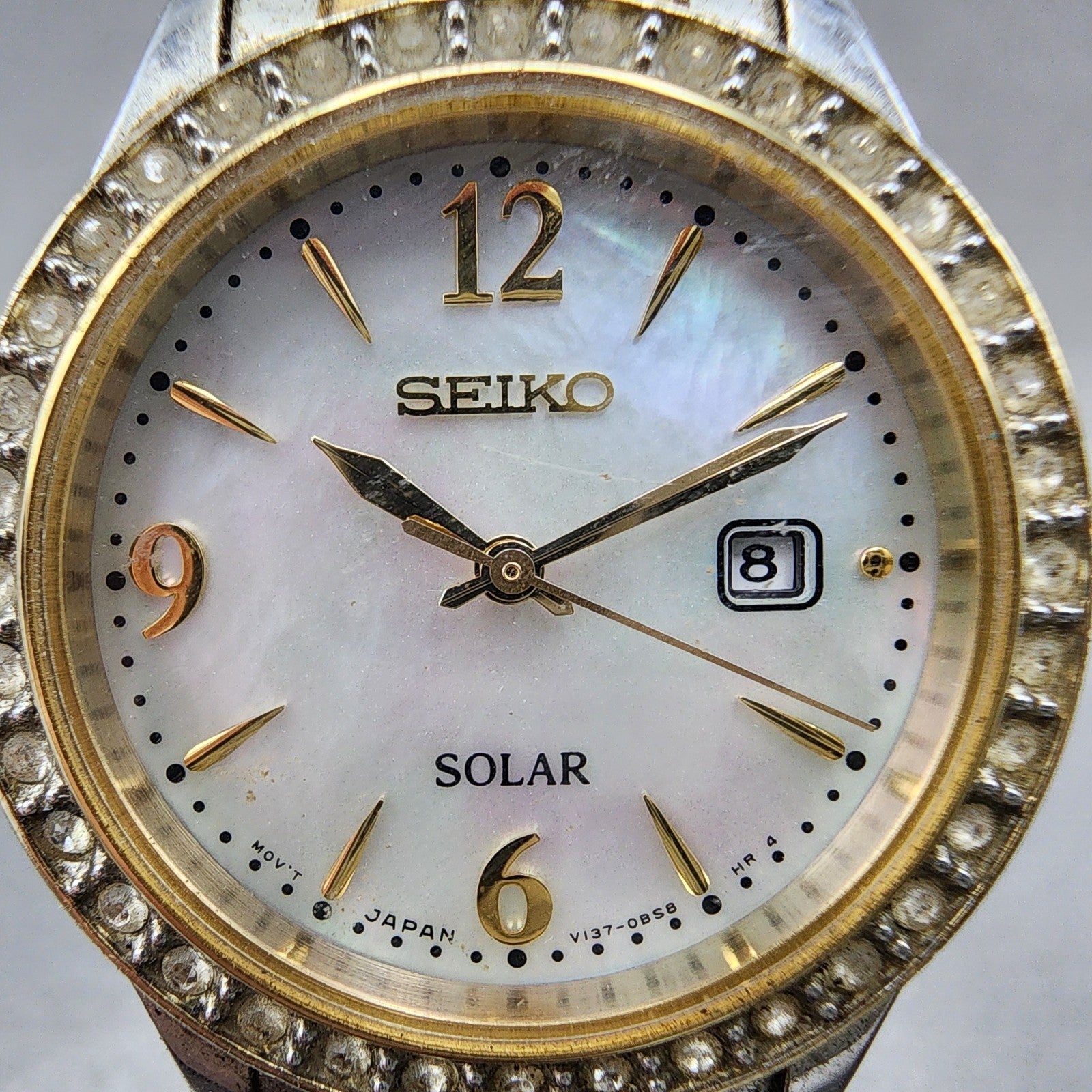 Seiko Solar Watch Women 28mm MOP Dial Two tone Date Round V1370AA0 Runs1