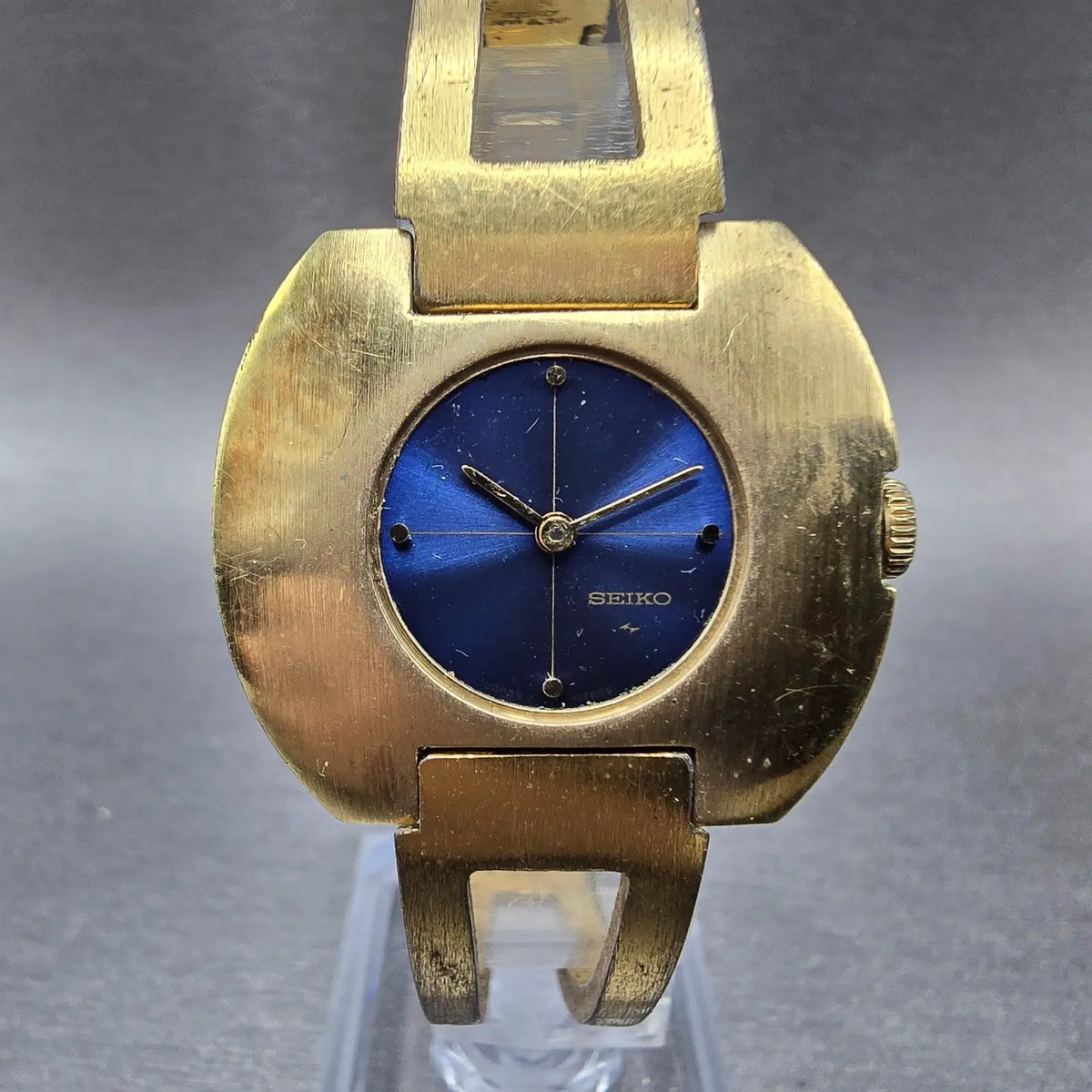 Seiko Watch Women 30mm Blue Dial Gold Tone Manual 11-0680 Vintage Runs PARTS0
