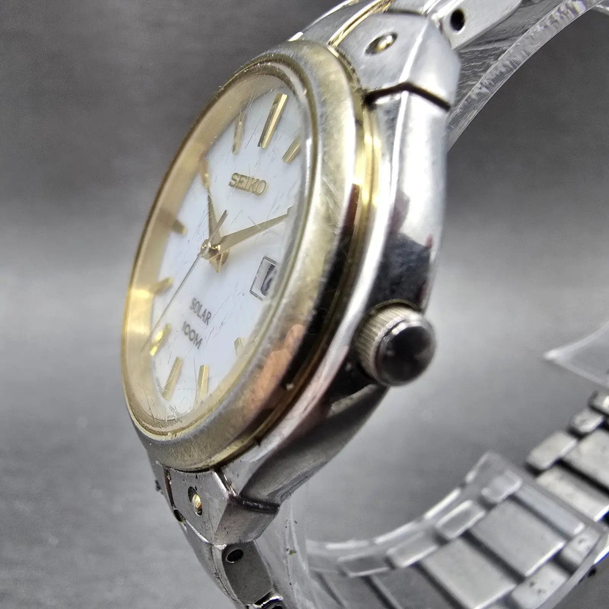 Seiko Solar Watch Women 30mm White Dial Two Tone Date Round V137-0AX0 Runs JP2