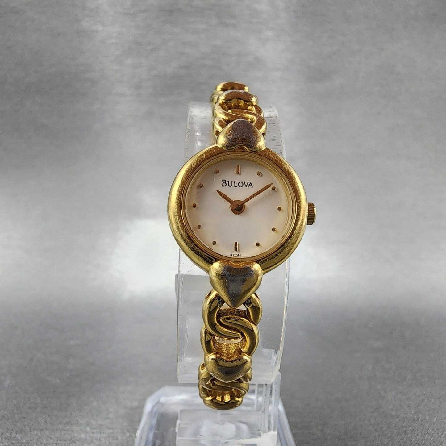 Bulova Heart Watch Women 18mm White Dial Gold Tone Round 97T41 New Battery5
