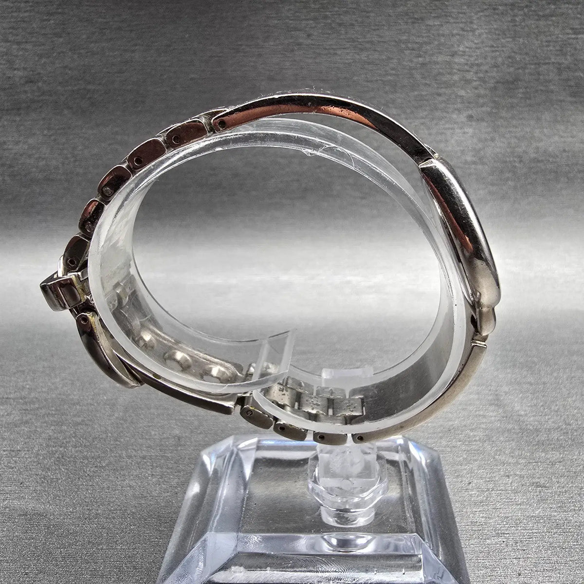 Bulova Watch Women 25mm Black Dial Silver Tone Round Bangle 96L18 New Battery 898