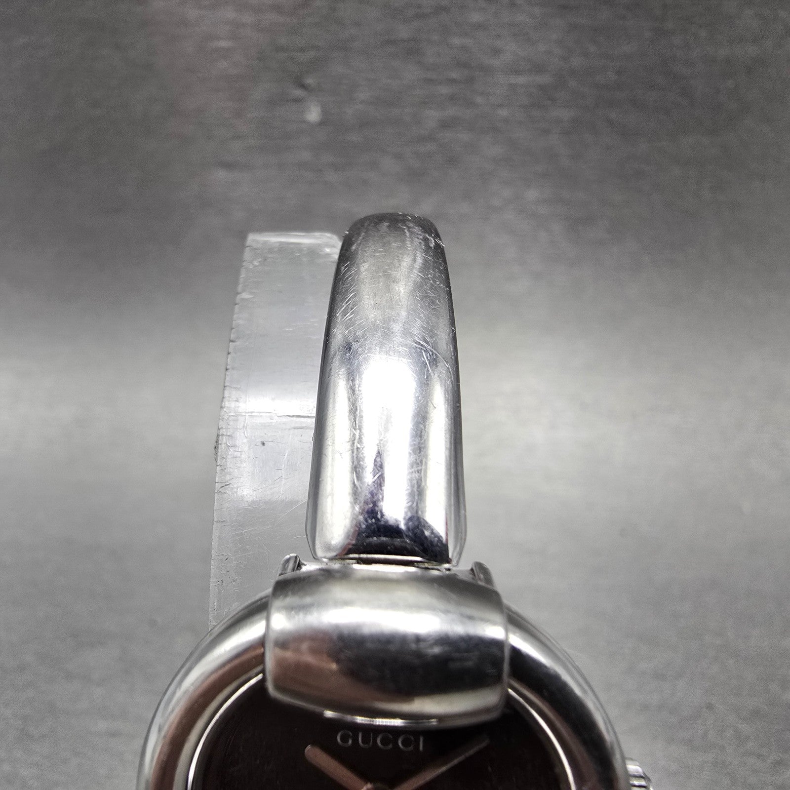 Gucci 1400L Watch Women 26mm Black Dial Silver Tone Round New Battery Swiss Made4