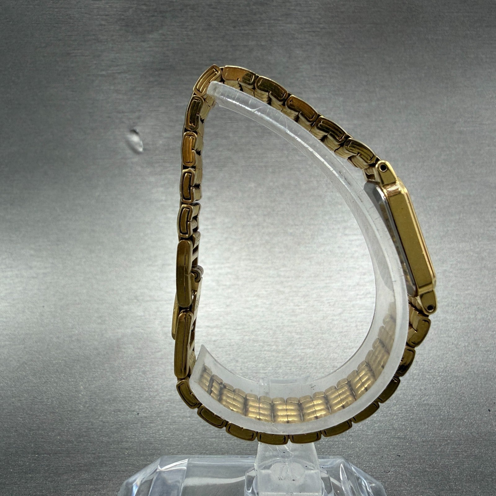 Seiko tank Watch Women 12mm Champagne Dial Gold Tone 2e20-6389 New Battery GY78
