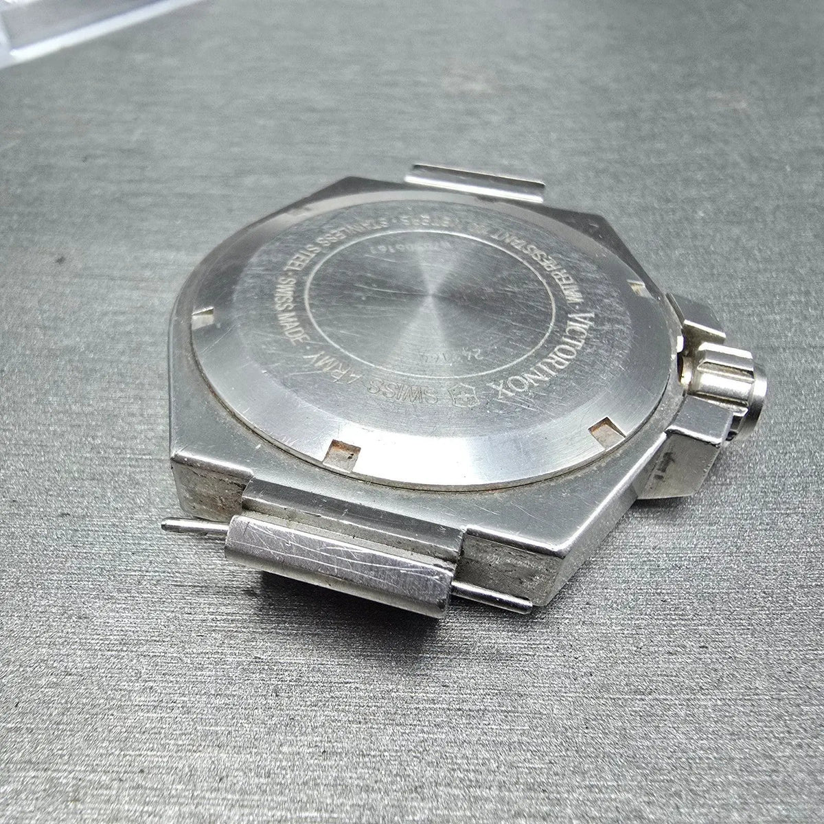 Victorinox Swiss Army Convoy Watch Men 42mm Yellow Dial Stee Date 241164 PARTS11