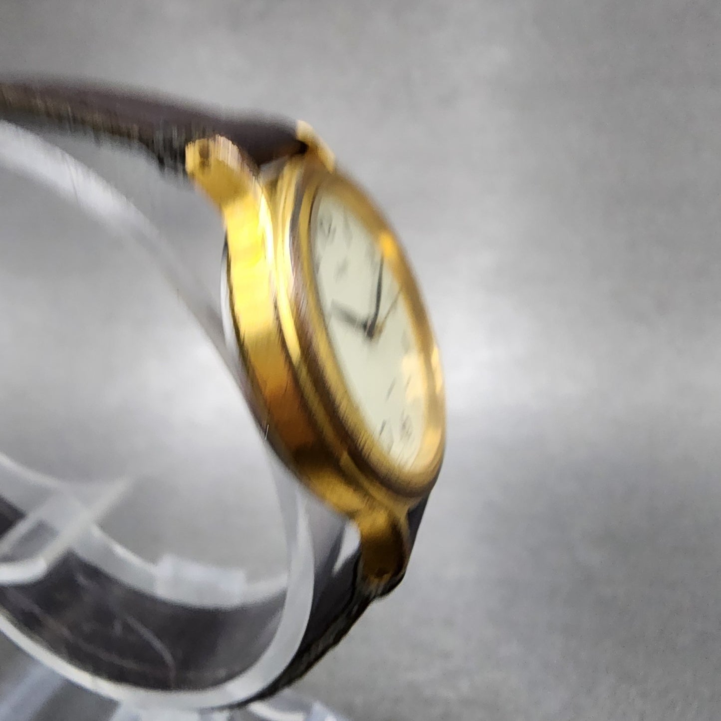 Seiko ALBA Watch Women 27mm Cream Dial Gold Tone Round V5016K00 New Battery3