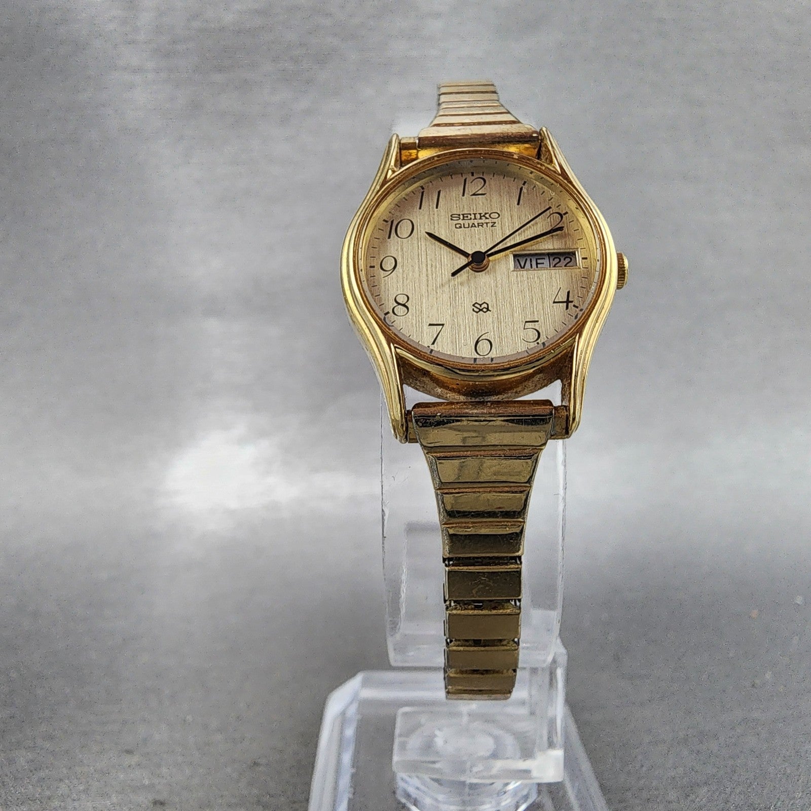 Seiko SQ Watch Women 22mm Champagne Dial Gold Tone Daydate 2a230139 New Battery5