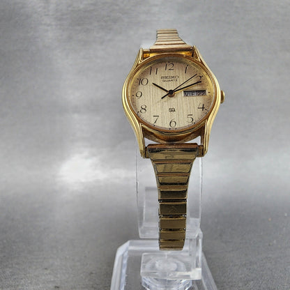 Seiko SQ Watch Women 22mm Champagne Dial Gold Tone Daydate 2a230139 New Battery5