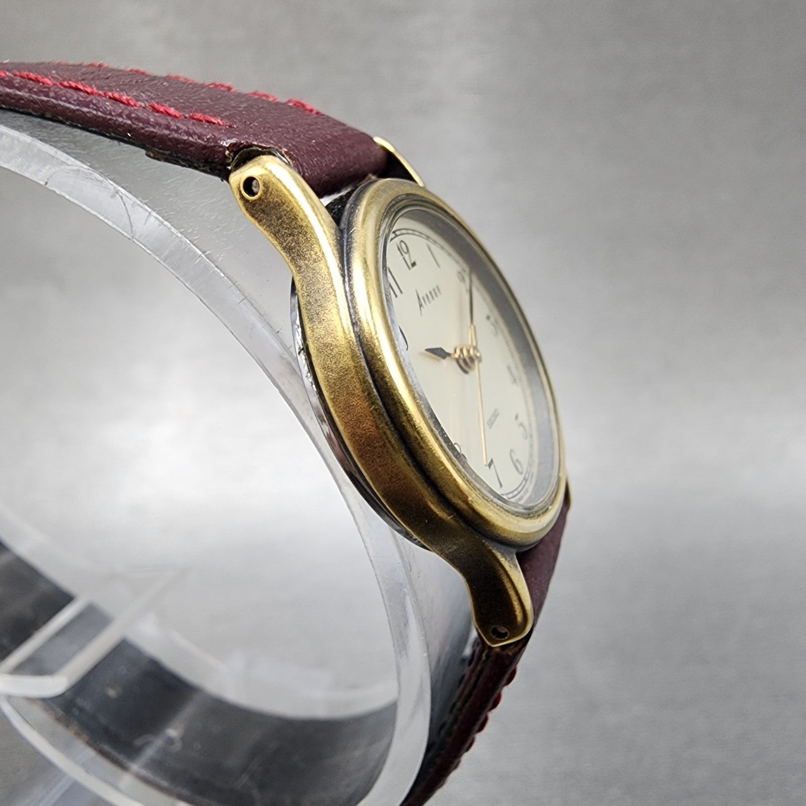 Seiko Avenue Watch Women 23mm Silver Dial Bronze Tone 1f210c30 New Battery3