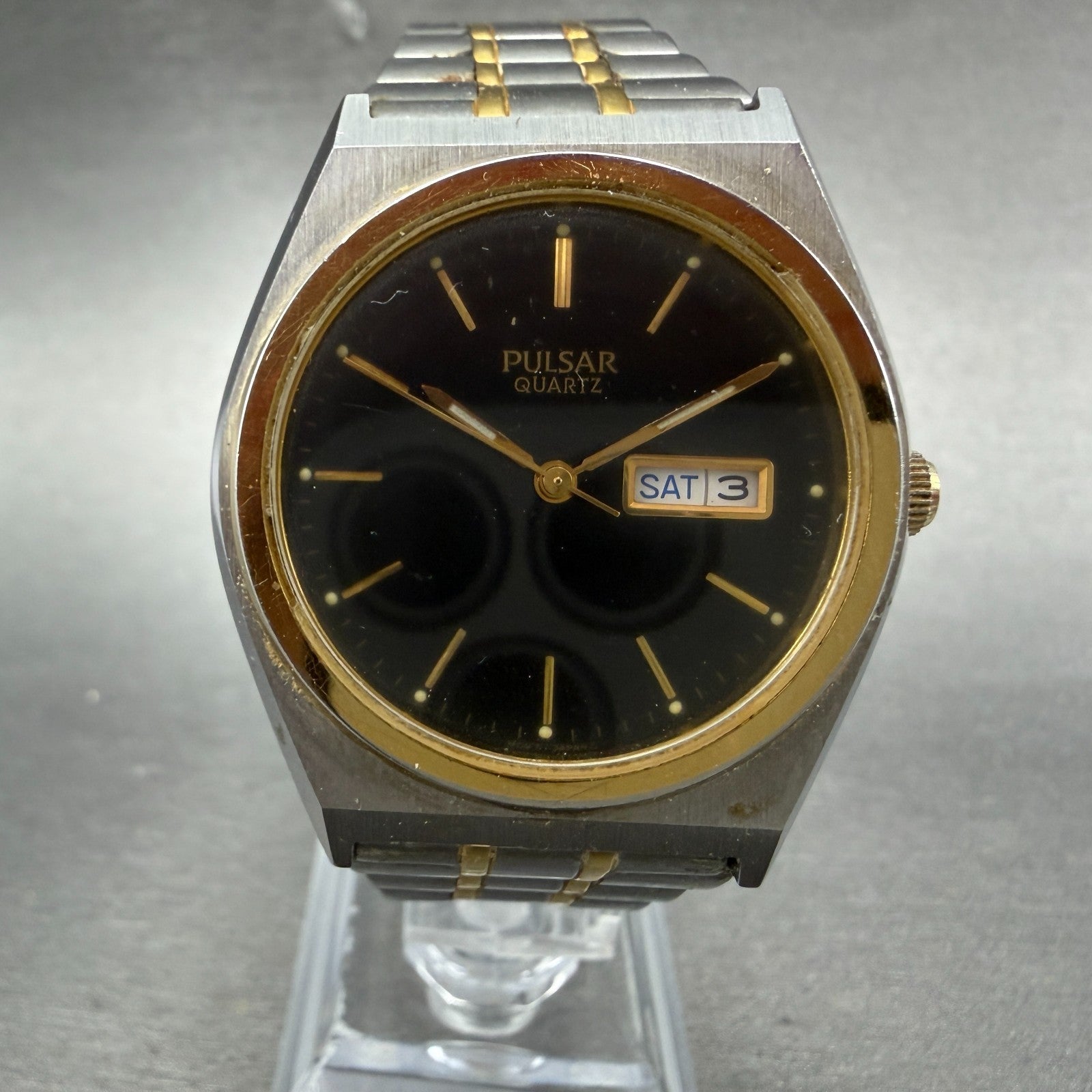 Pulsar Watch Men 37mm Black Dial Two Tone Daydate V733-X004 Round New Battery0