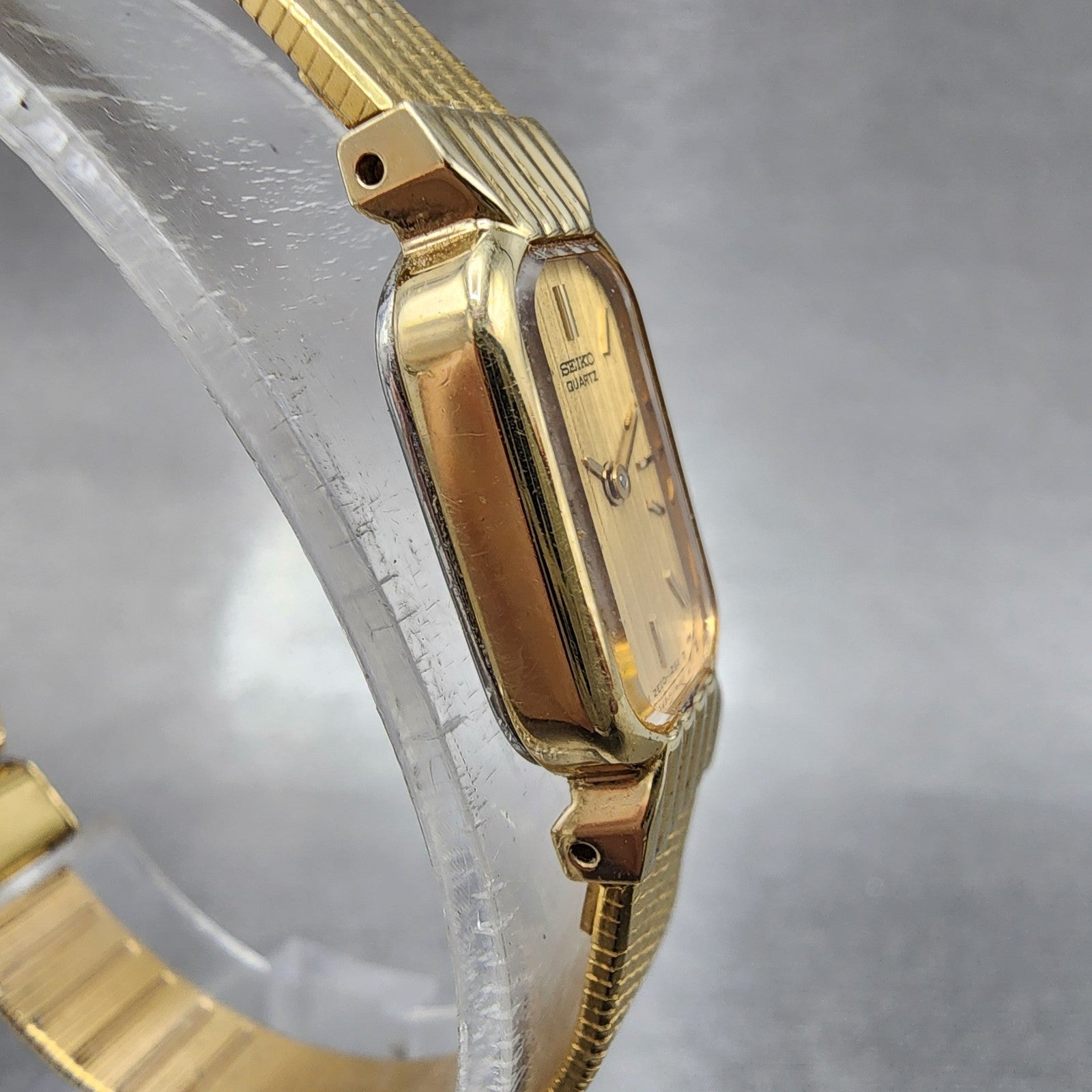 Seiko Tank Watch Women 13mm Champagne Dial Gold Tone 2e206019 New Battery3