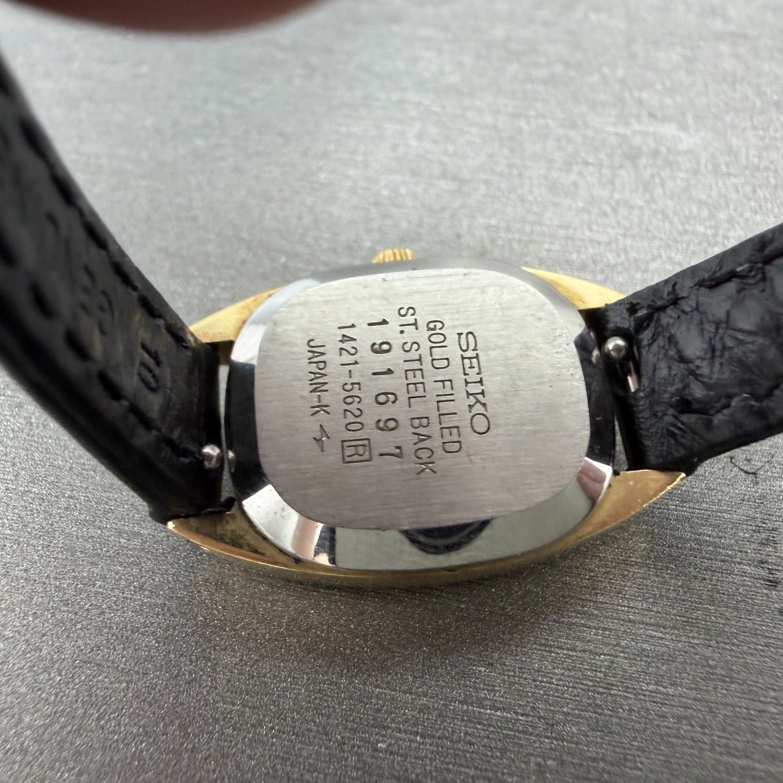 Seiko Watch Women 19mm Champagne Dial Gold Tone Rectangle 1421-5620 New Battery9