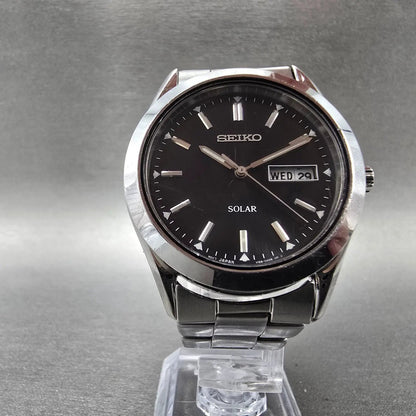 Seiko Solar Watch Men 37mm Black Dial Silver Tone Daydate Round V158-0AB0 Runs10