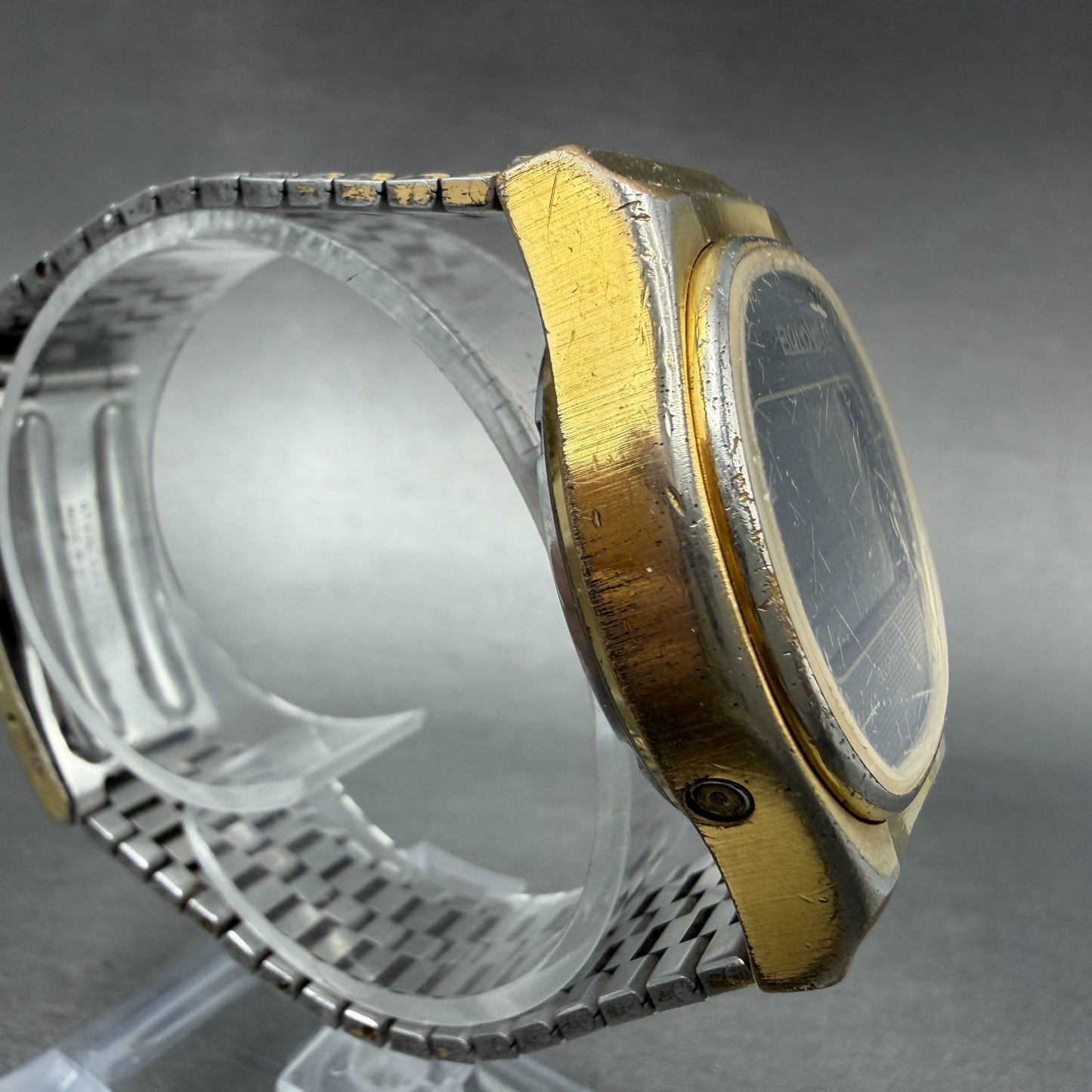 Bulova Digital Watch Men 37mm LCD Gold Tone Daydate Round Vintage N7 PARTS4