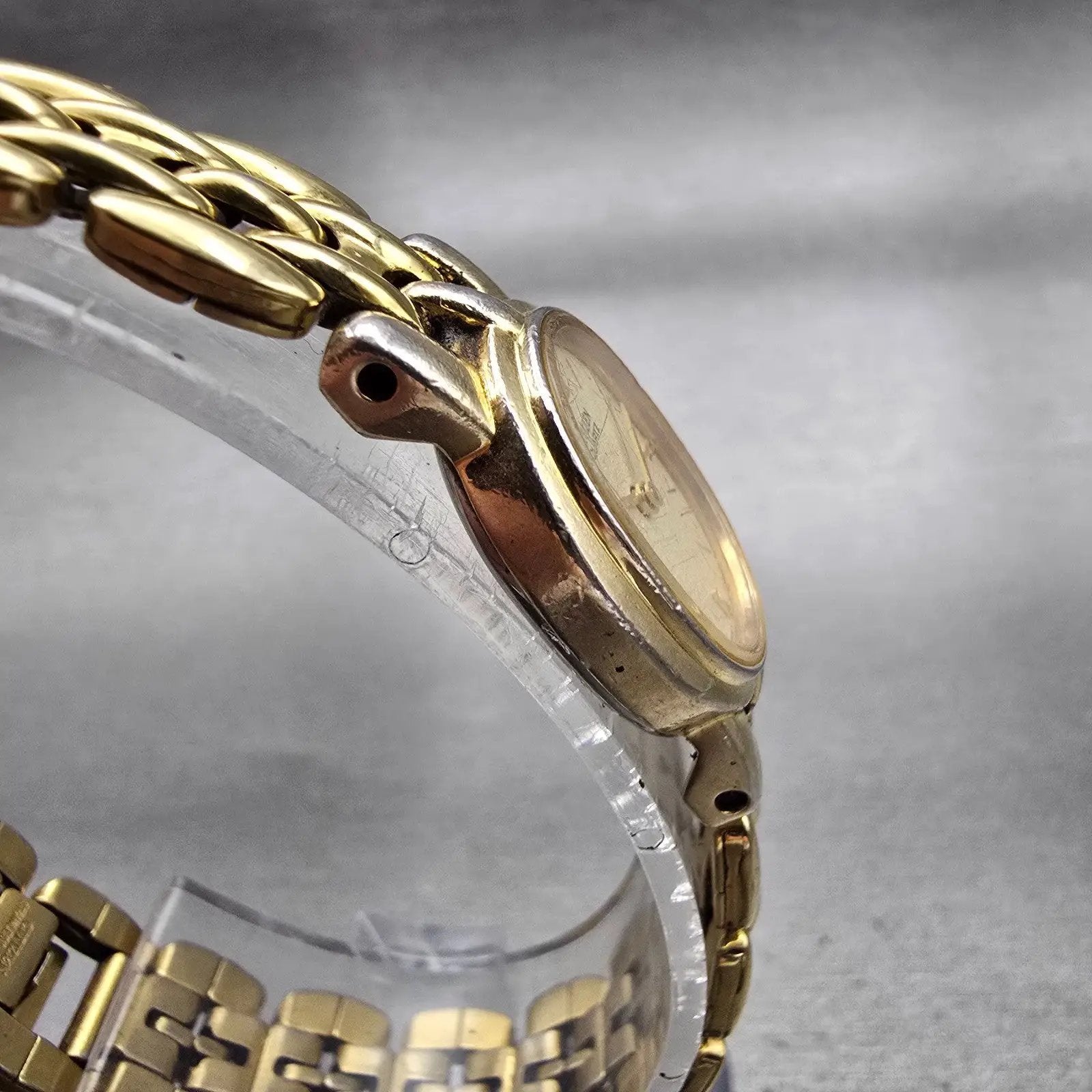 Citizen Watch Women 17mm Champagne Dial Gold Tone Oval 5920-S56603 New Battery L3