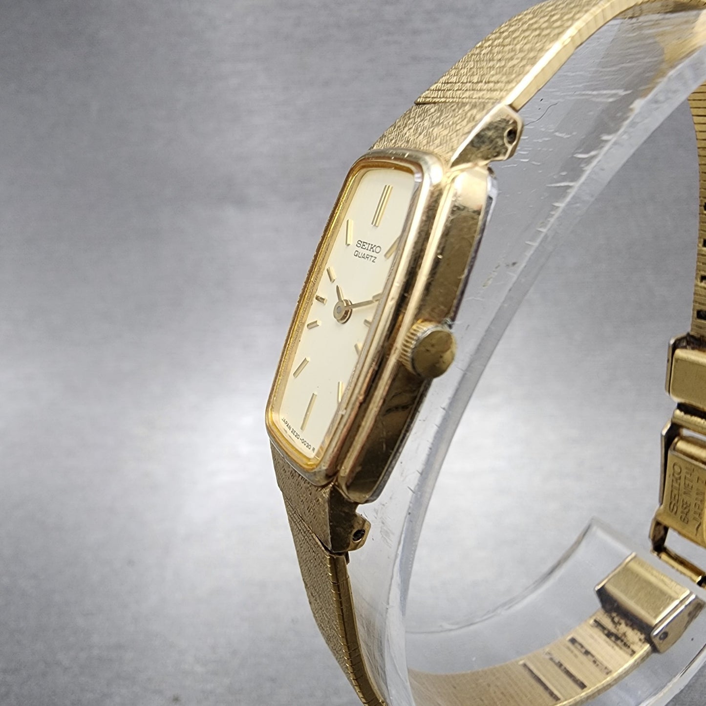 Seiko watch Women 13mm Champagne Dial Gold Tone Rectangle 2e205019 New Battery2